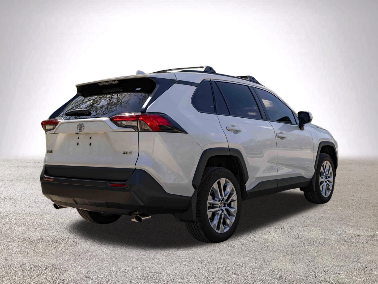 2024 Toyota RAV4 XLE Premium photo 3