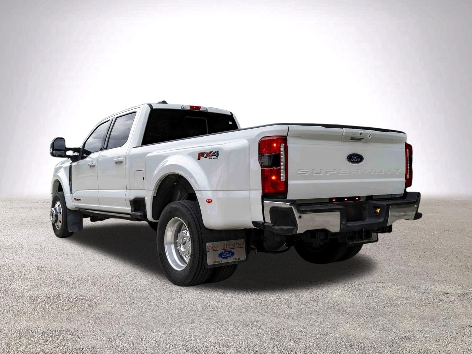 2025 Ford Super Duty F-450 DRW LARIAT photo 5