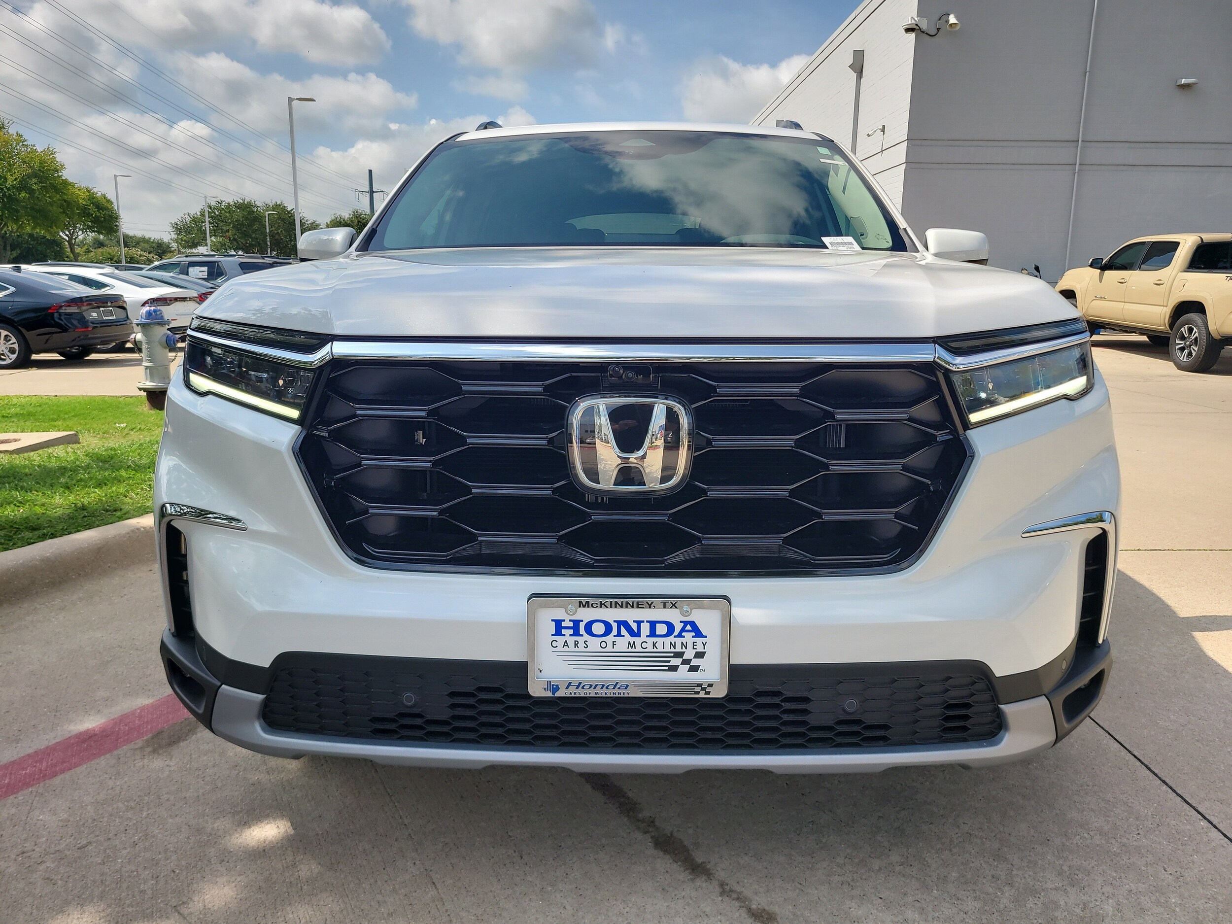 2025 Honda Pilot Elite photo 2