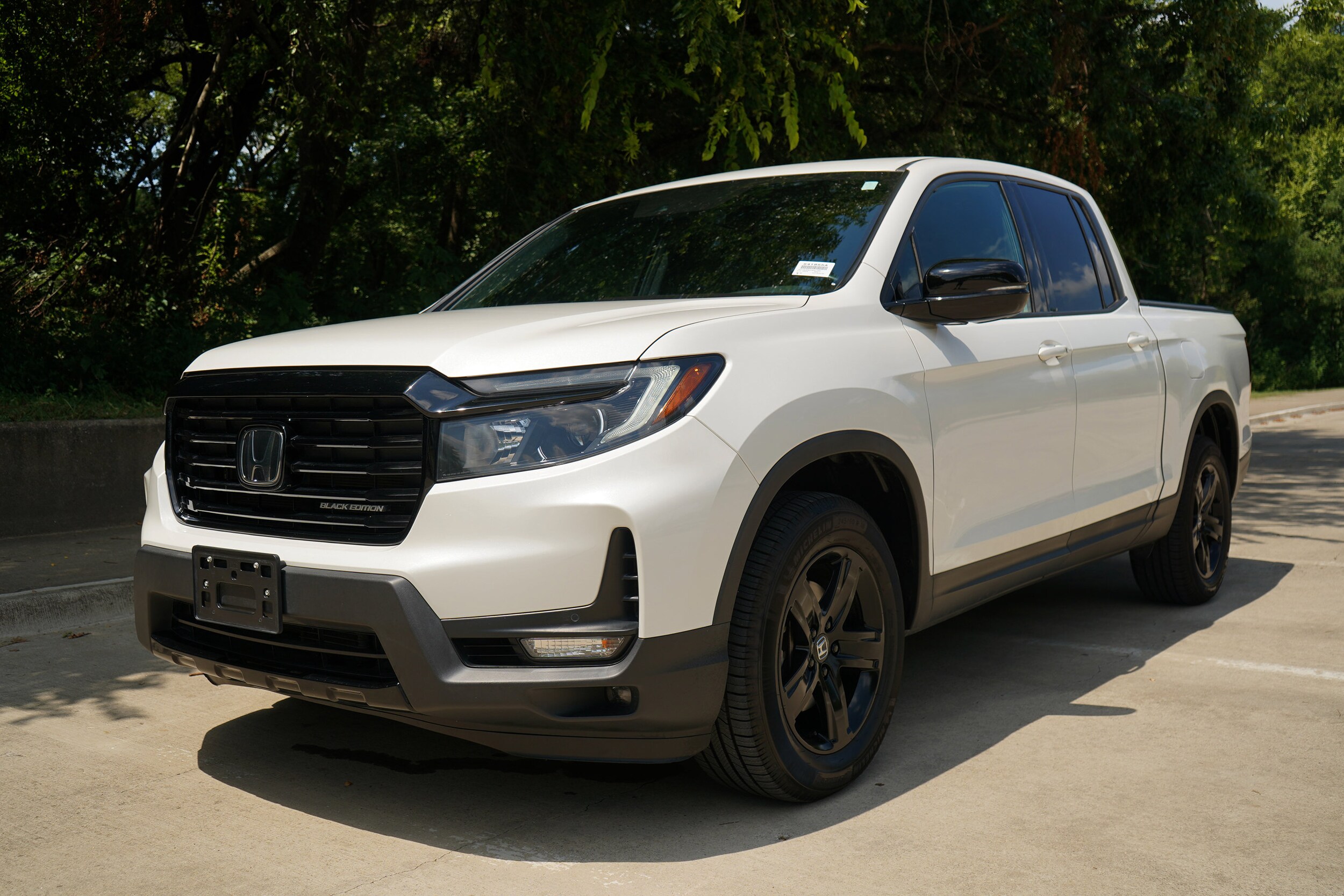 2023 Honda Ridgeline Black Edition photo 3