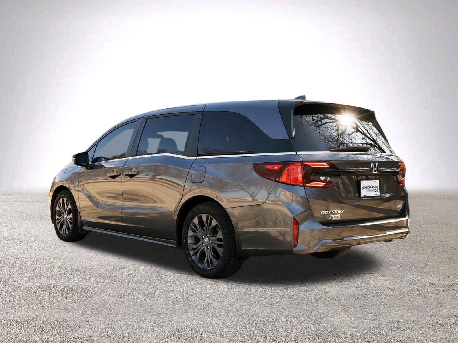 2025 Honda Odyssey Touring photo 5