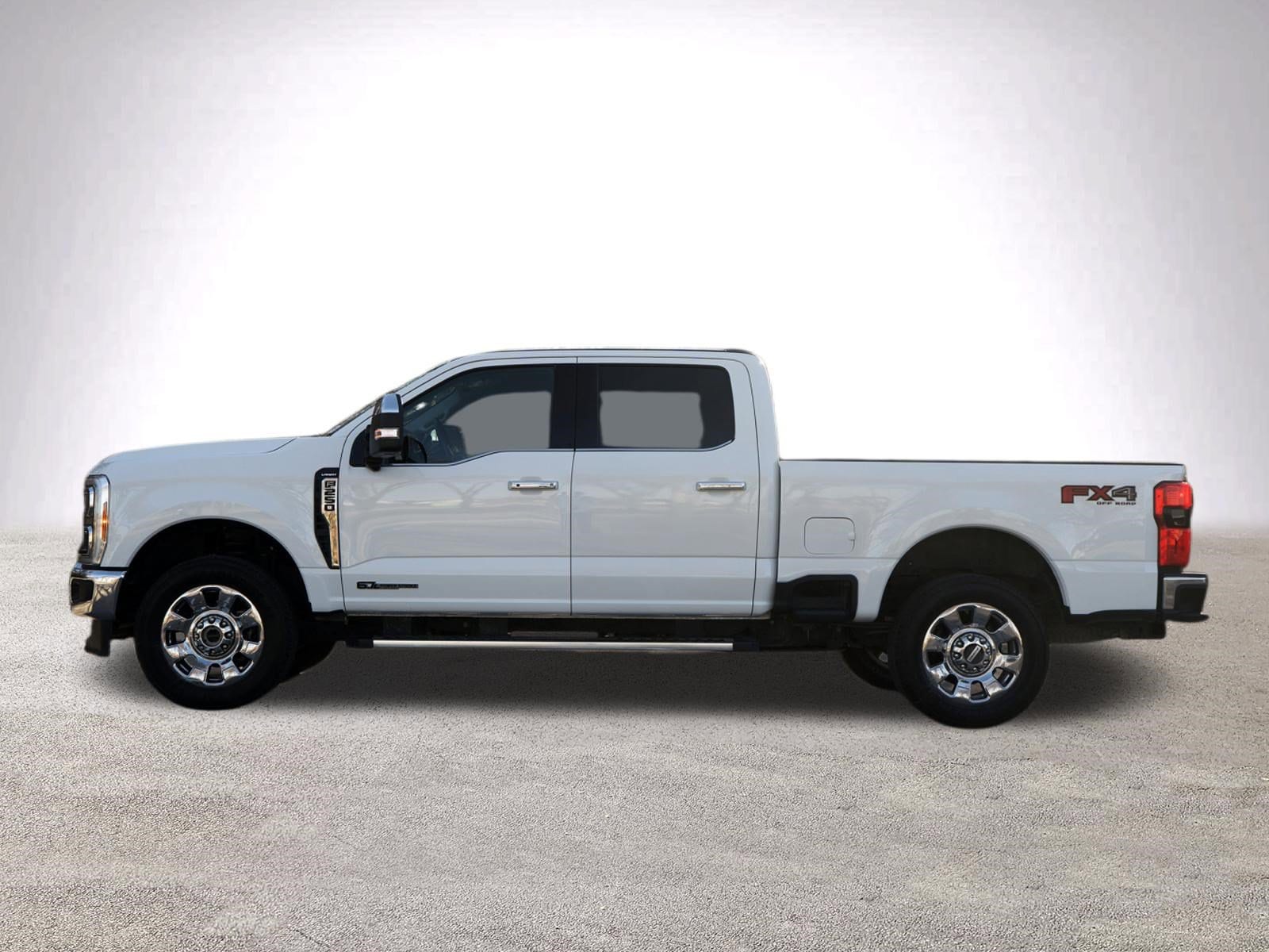 2025 Ford Super Duty F-250 SRW LARIAT photo 4