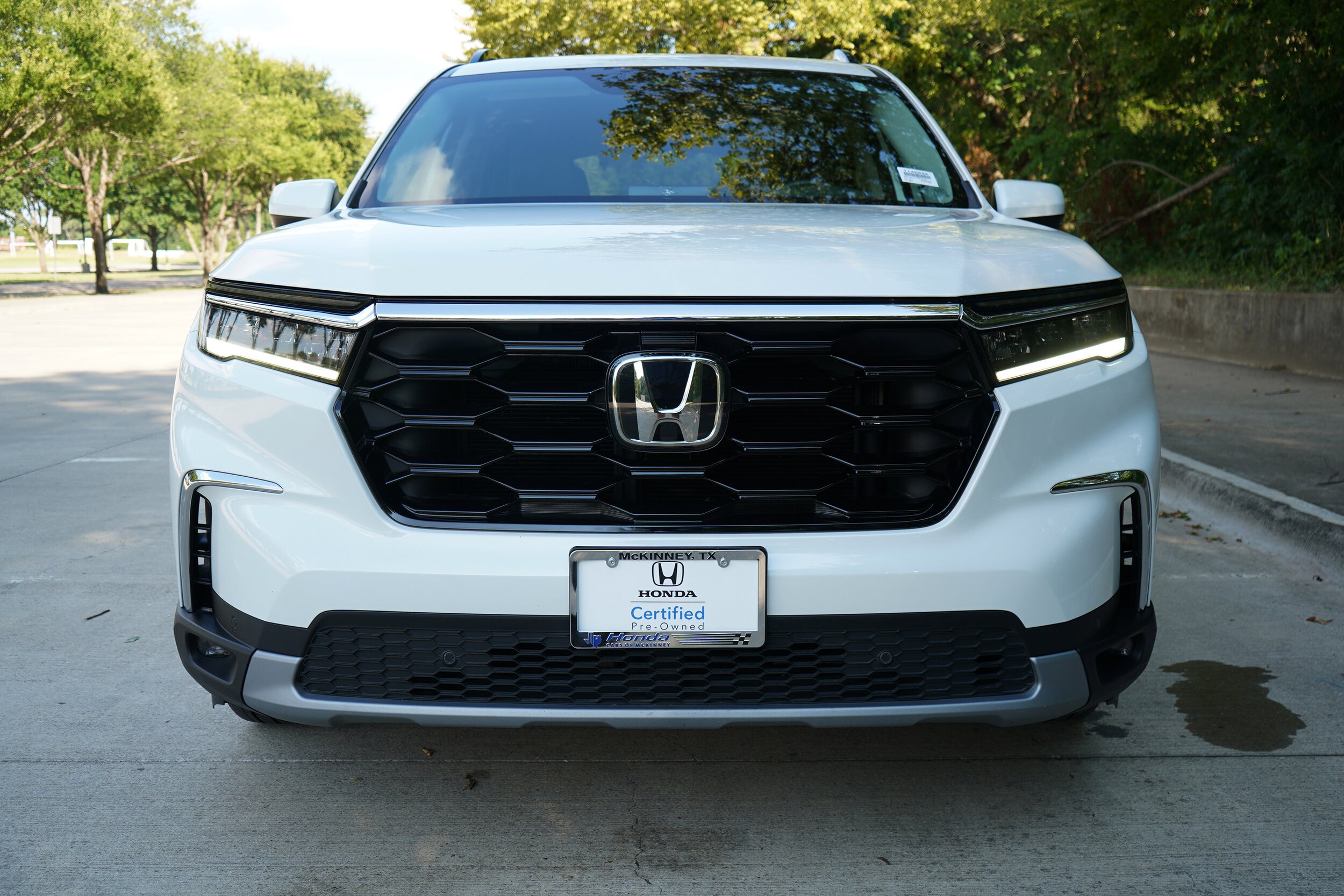 2023 Honda Pilot Touring photo 2