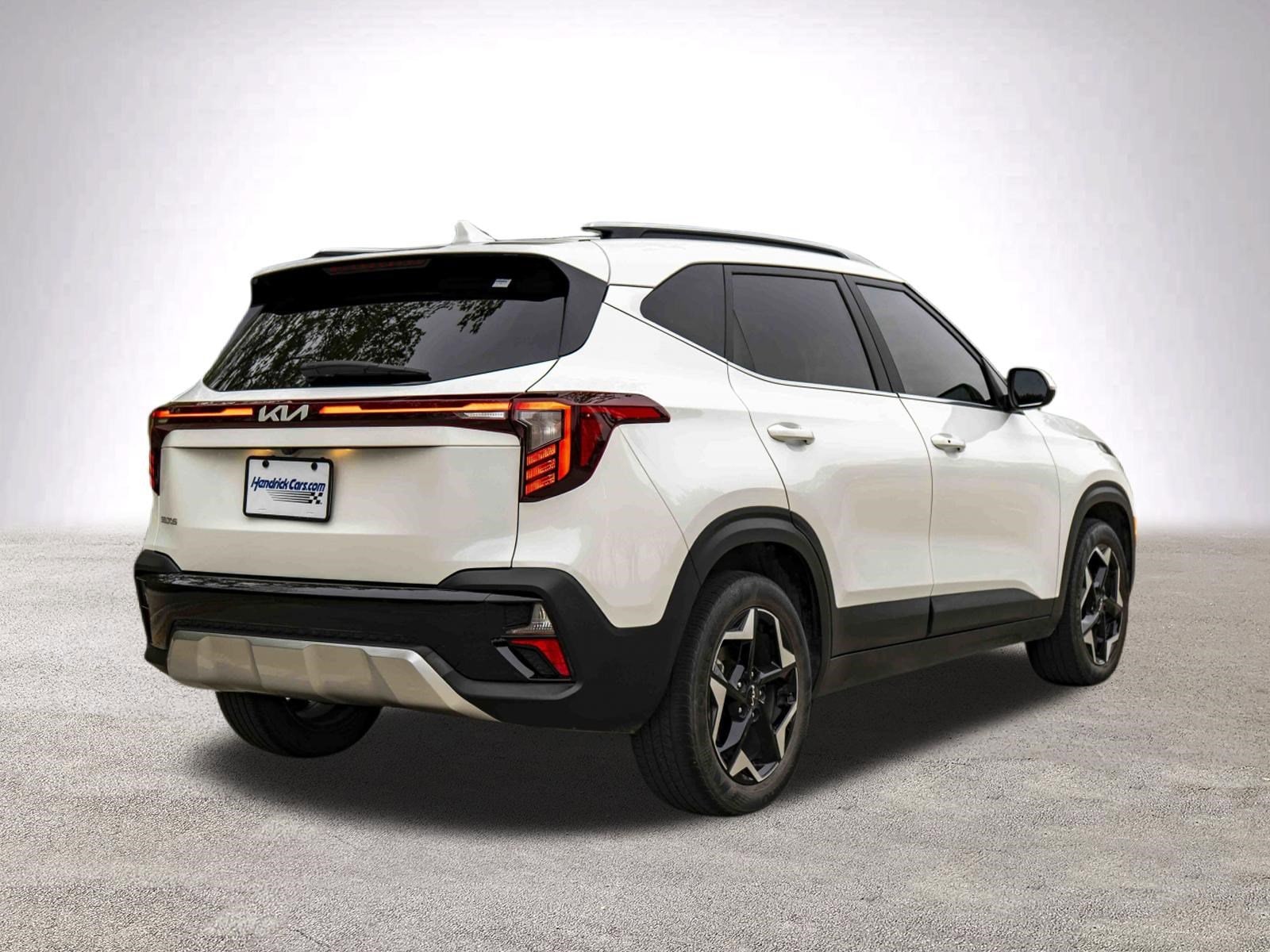 2024 Kia Seltos EX photo 3