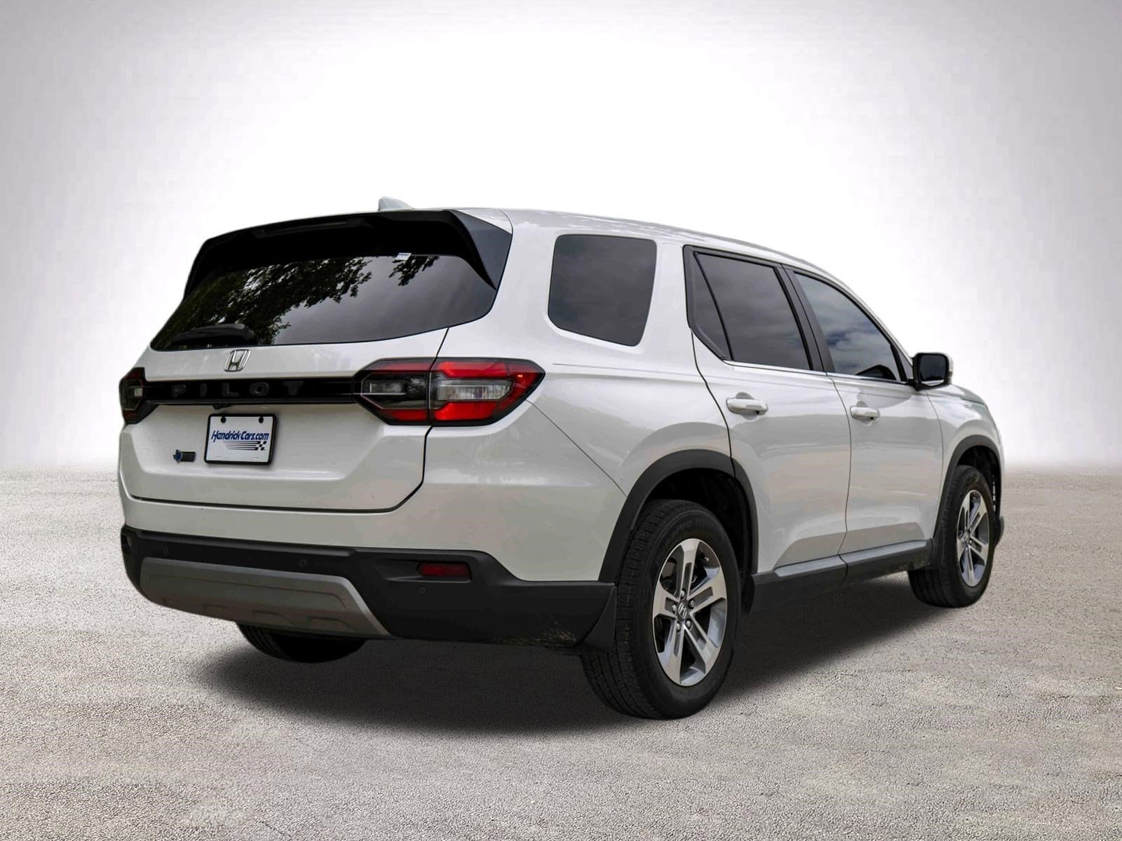 2023 Honda Pilot EX-L 8 Passenger photo 3