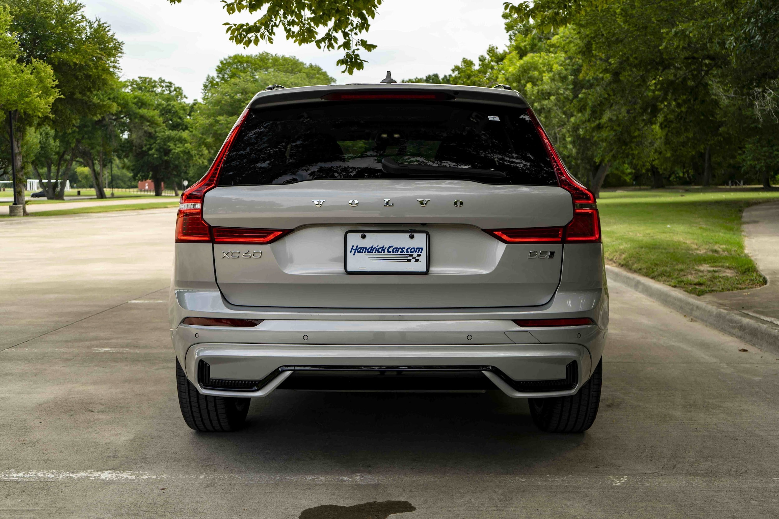 Volvo XC60 Plus Dark Theme