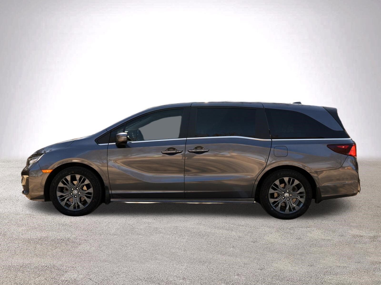 2025 Honda Odyssey Touring photo 4
