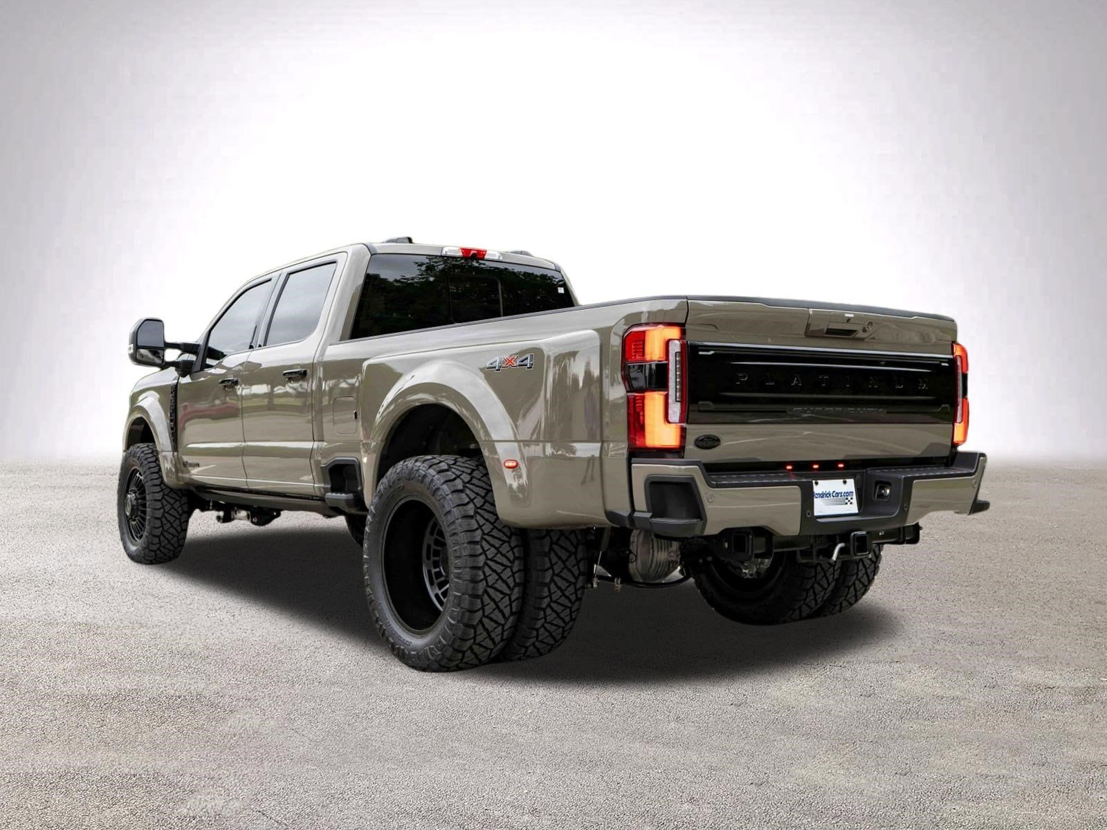 2026 Ford Super Duty F-450 DRW Platinum photo 5