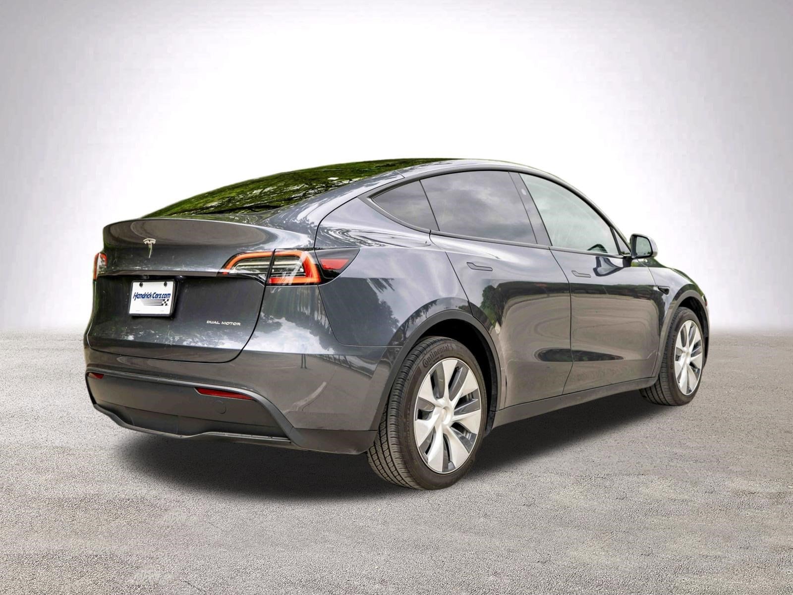 2023 Tesla Model Y photo 3