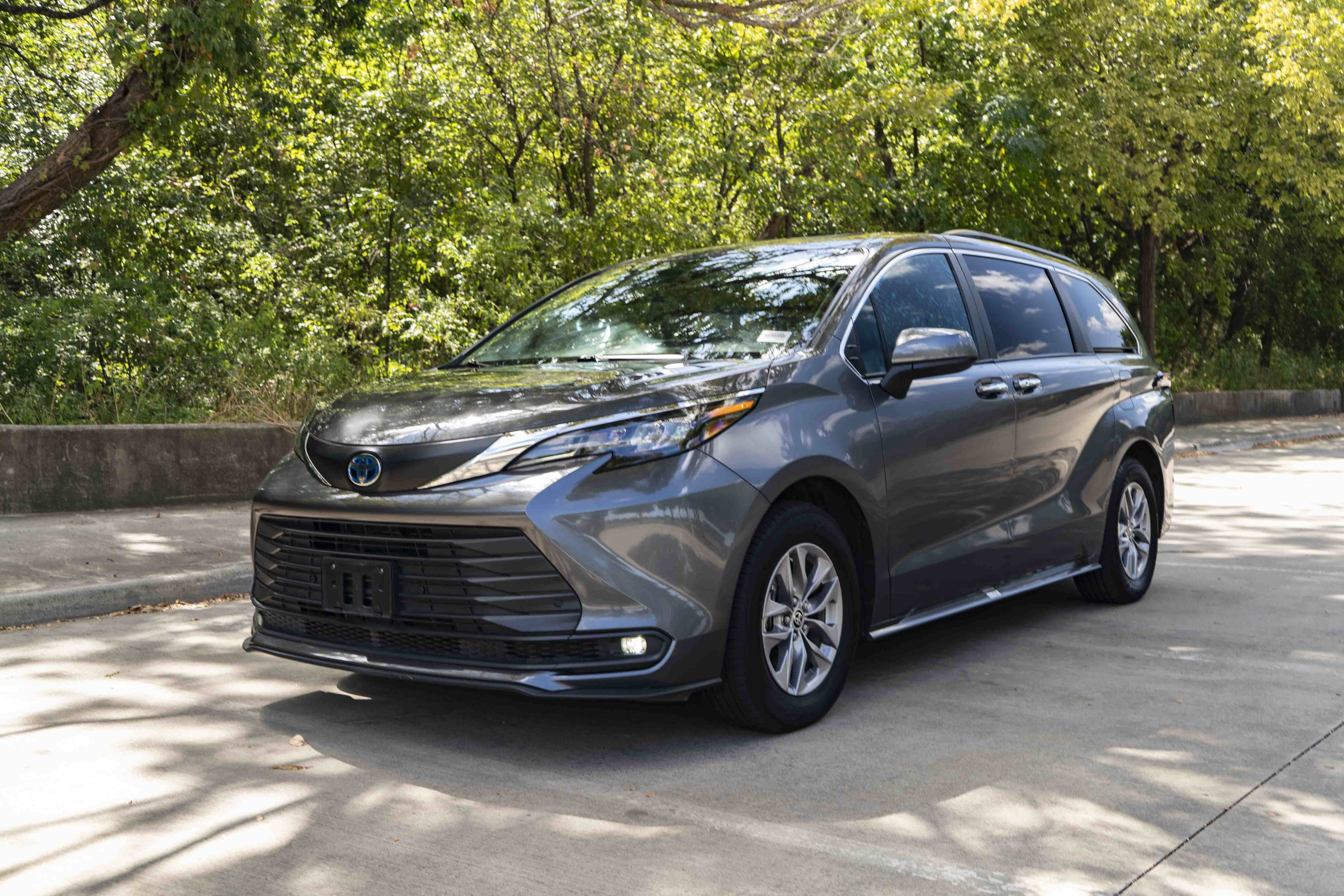 Used 2025 Toyota Sienna XLE Minivan
