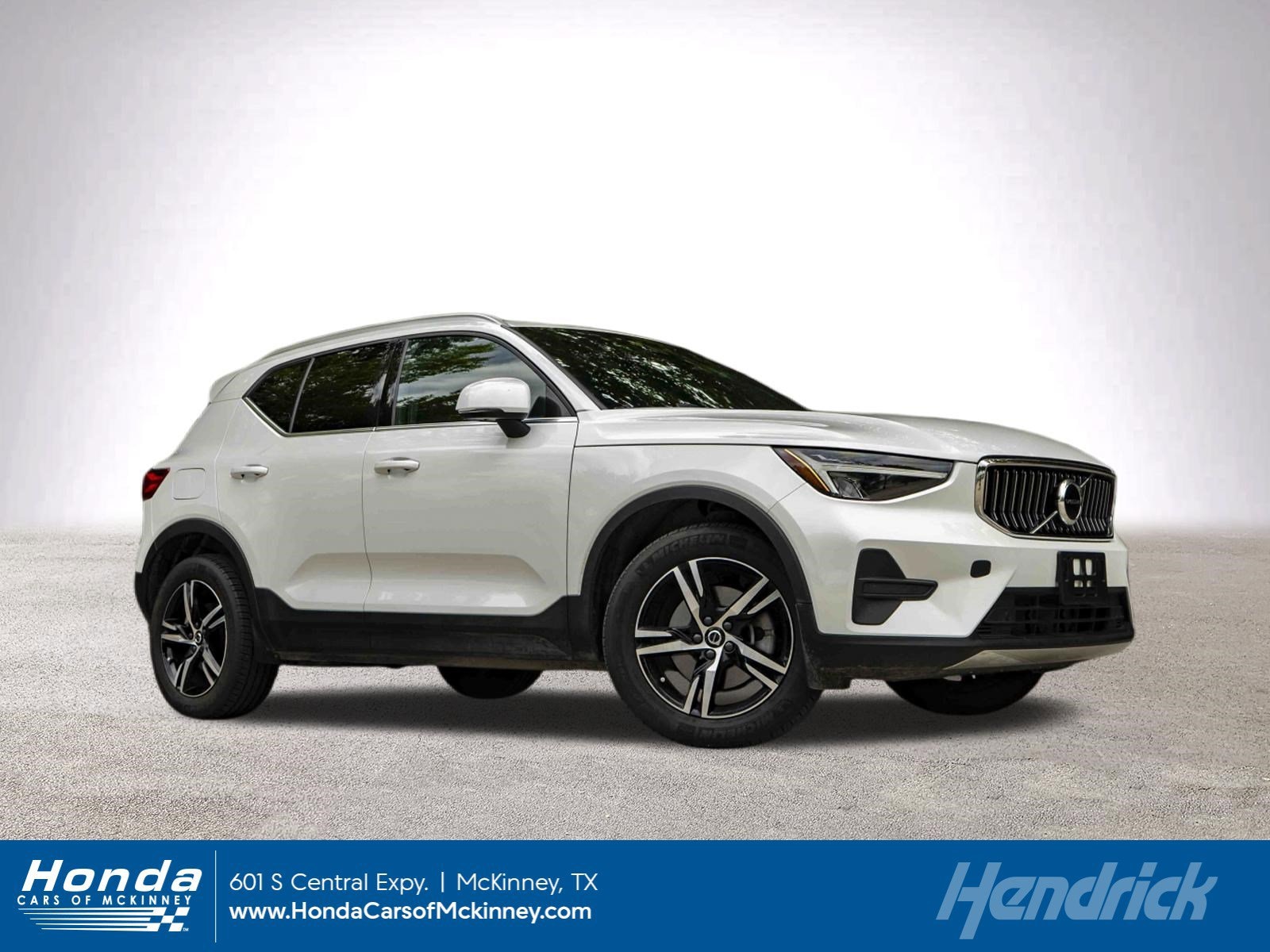 2025 Volvo XC40 B5 Core Bright AWD's photo