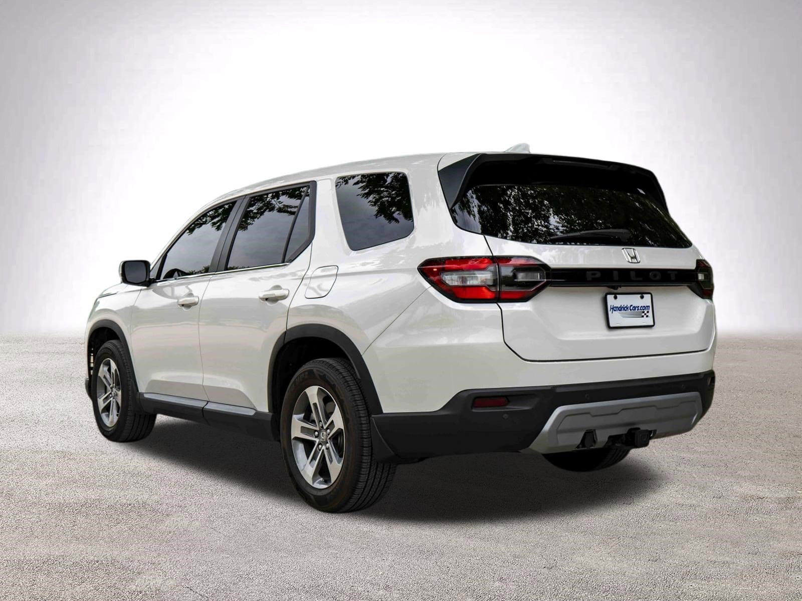 2024 Honda Pilot EX-L 8 Passenger photo 5