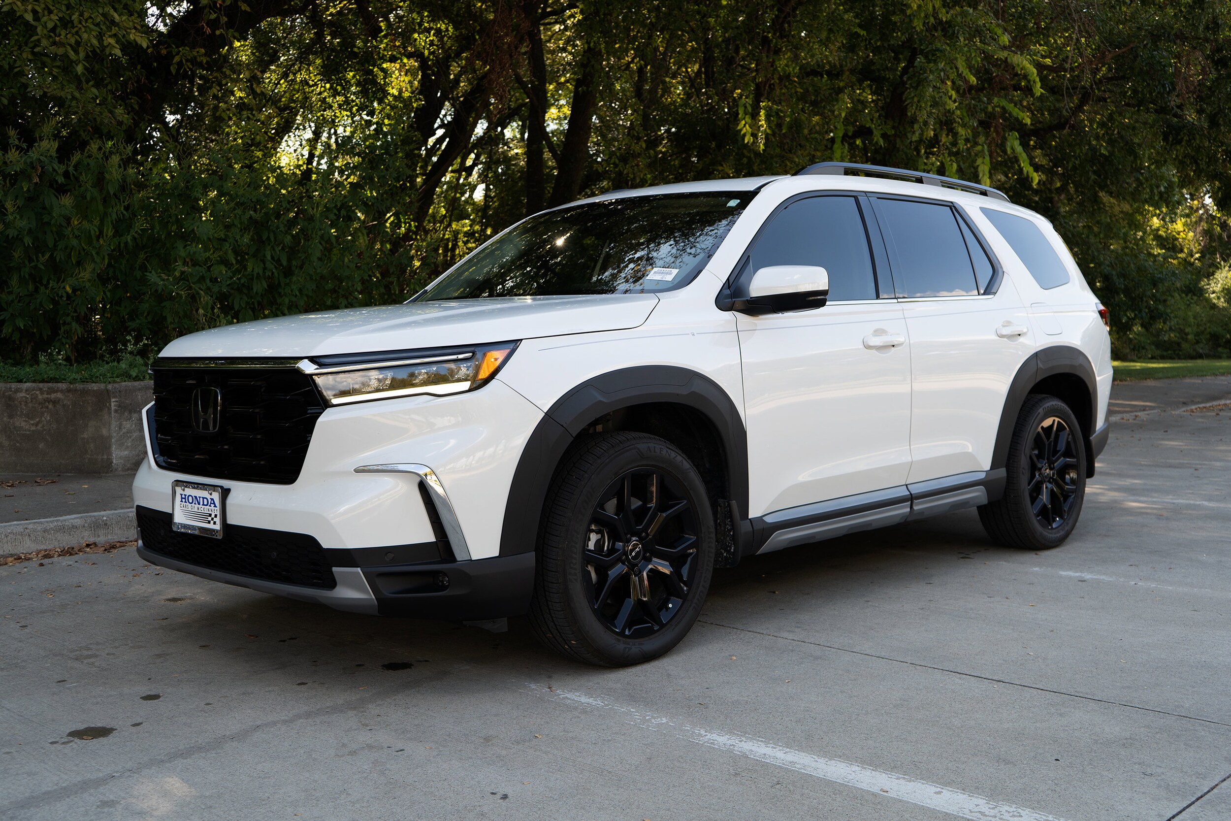 2025 Honda Pilot Touring photo 3