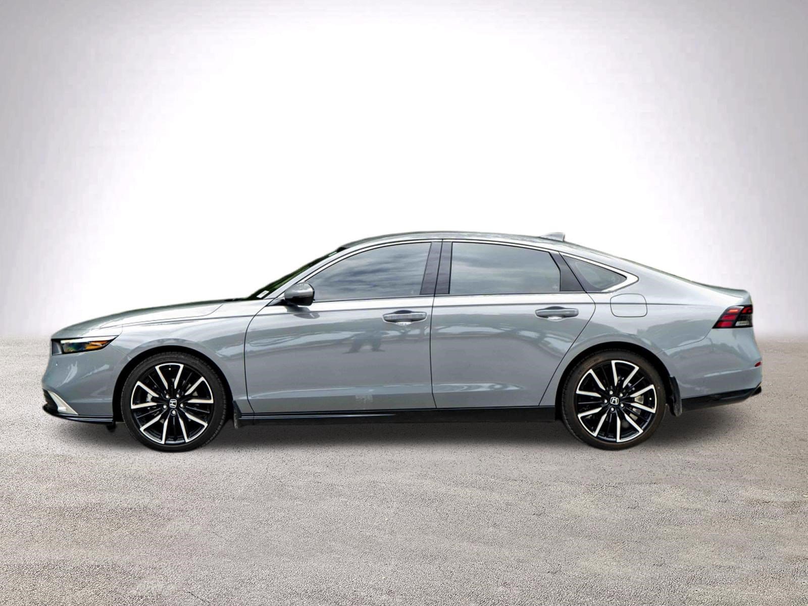 2025 Honda Accord Hybrid Touring photo 4