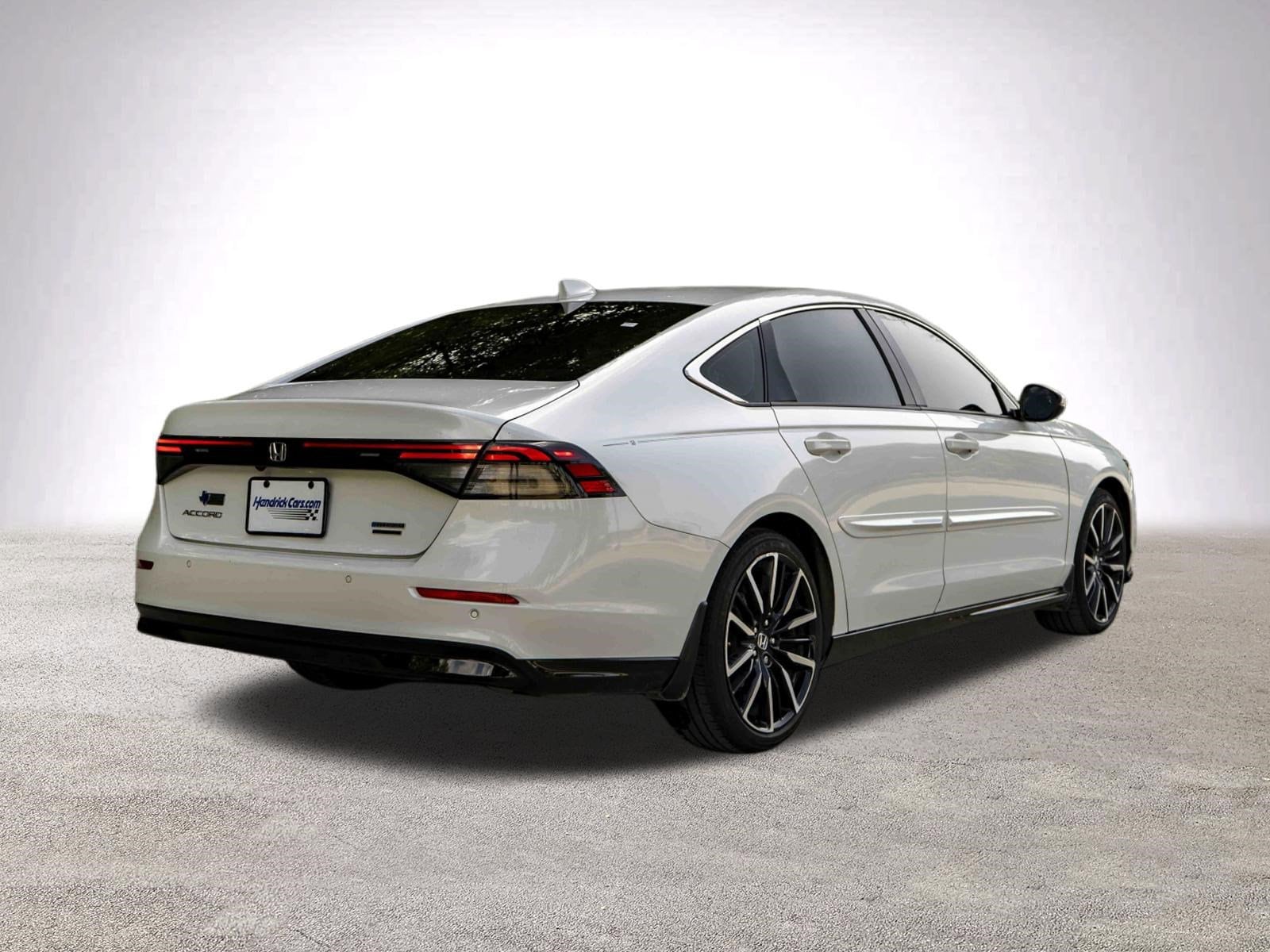 2023 Honda Accord Hybrid Touring photo 3