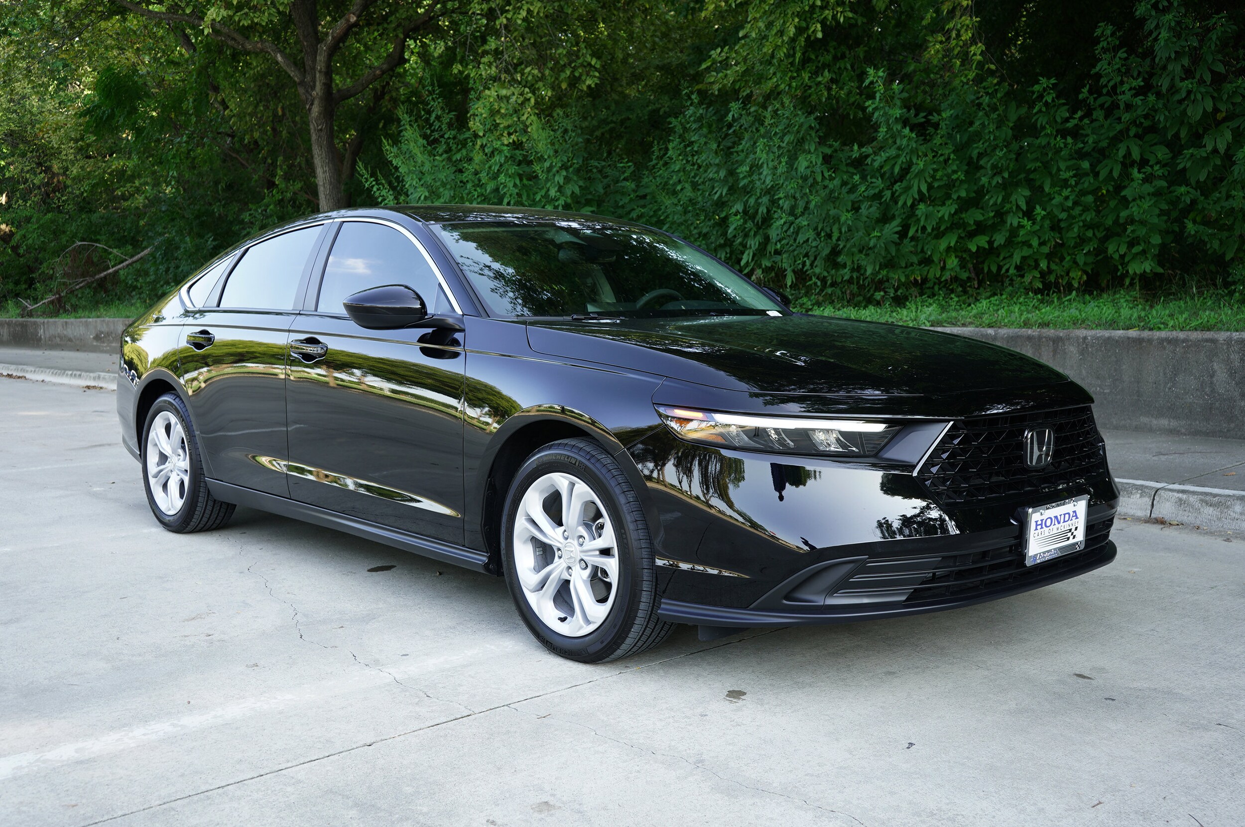 2025 Honda Accord LX photo 2