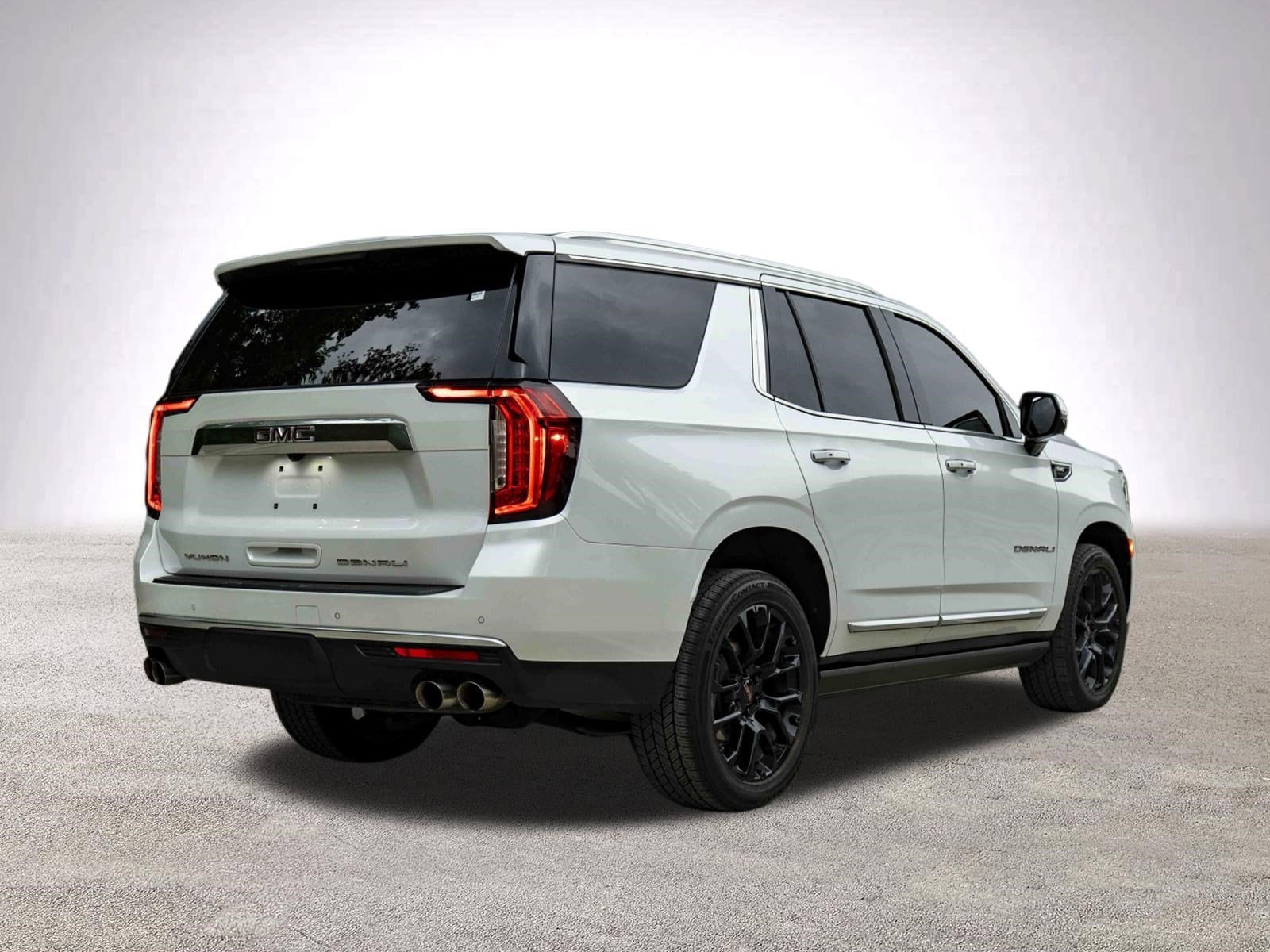 2023 GMC Yukon Denali photo 3