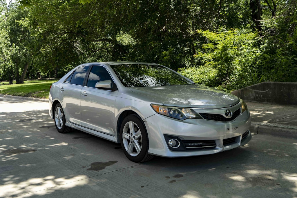 Used 2013 Toyota Camry SE Sedan