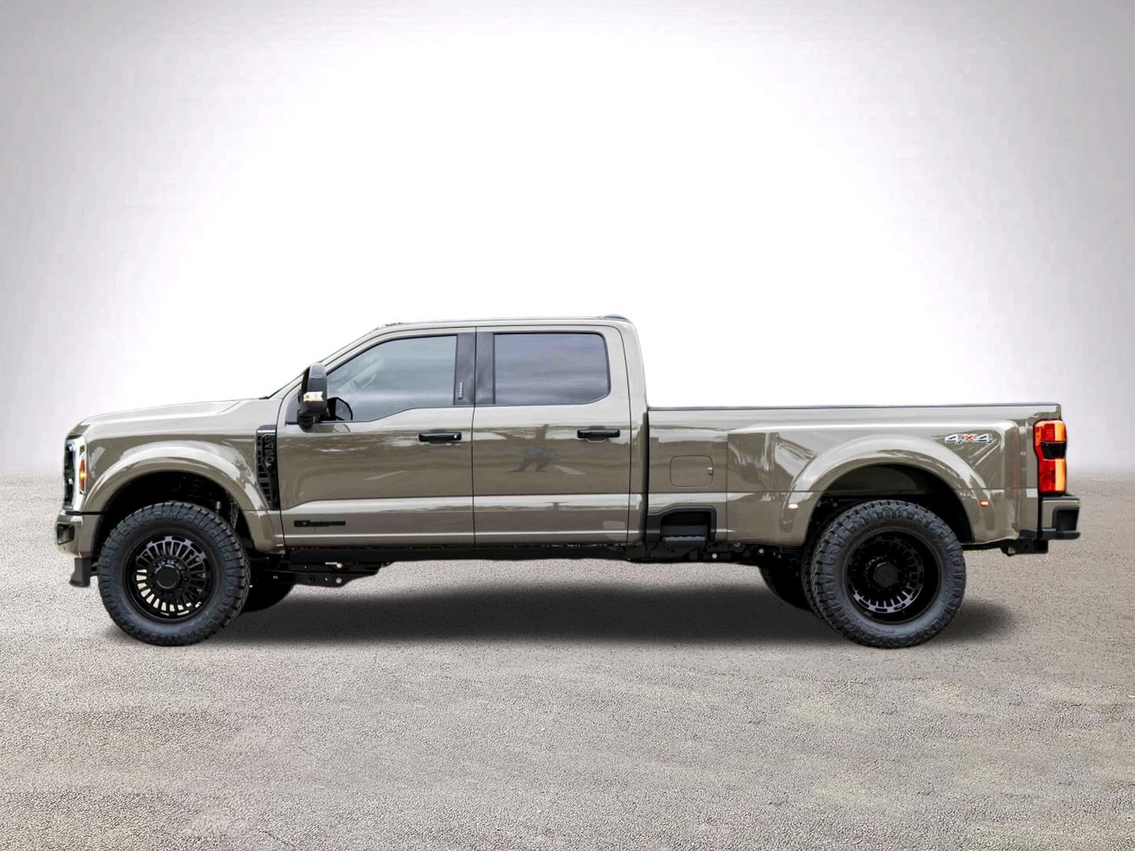2026 Ford Super Duty F-450 DRW Platinum photo 4