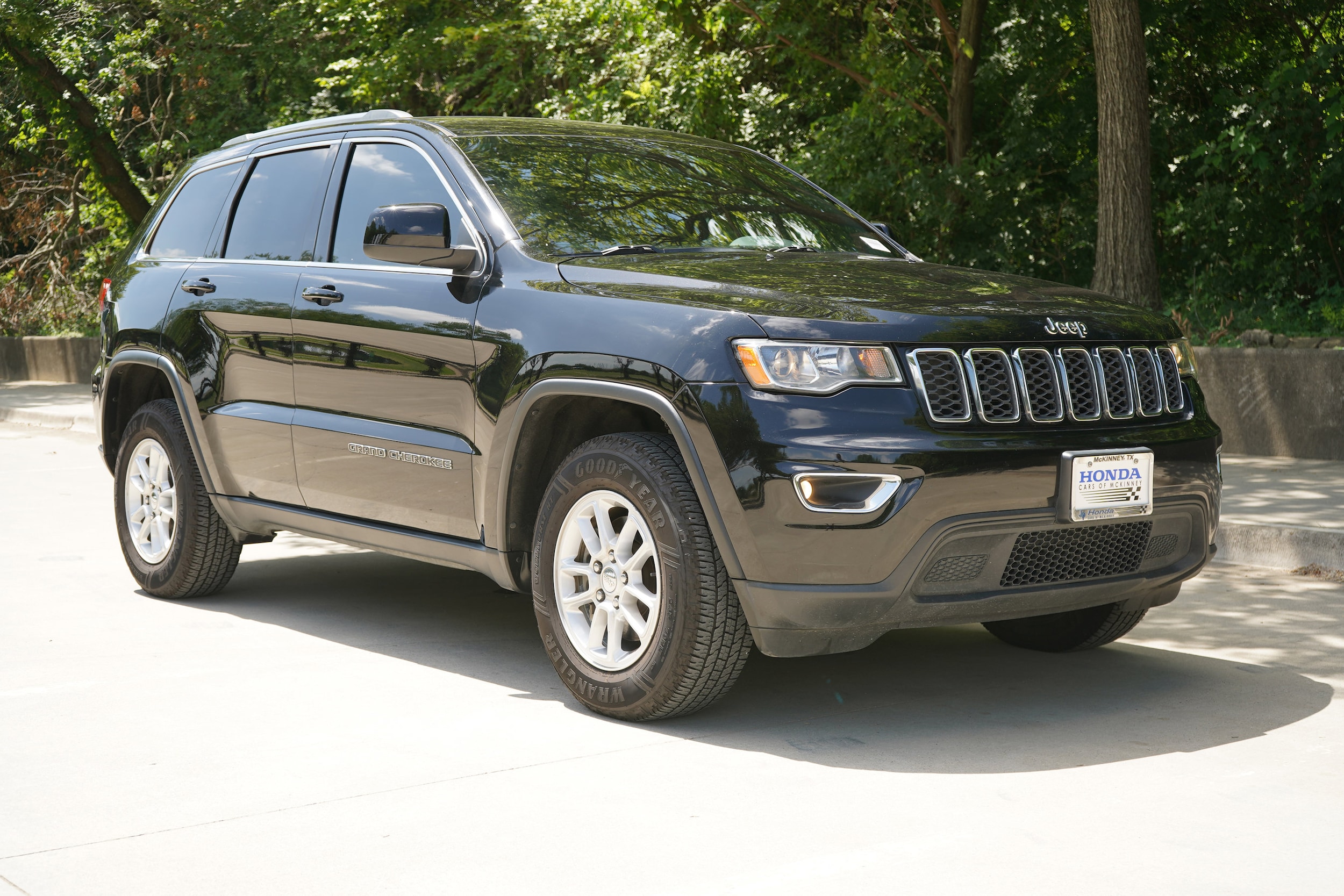 Used 2020 Jeep Grand Cherokee Laredo E with VIN 1C4RJEAG1LC128540 for sale in Mckinney, TX