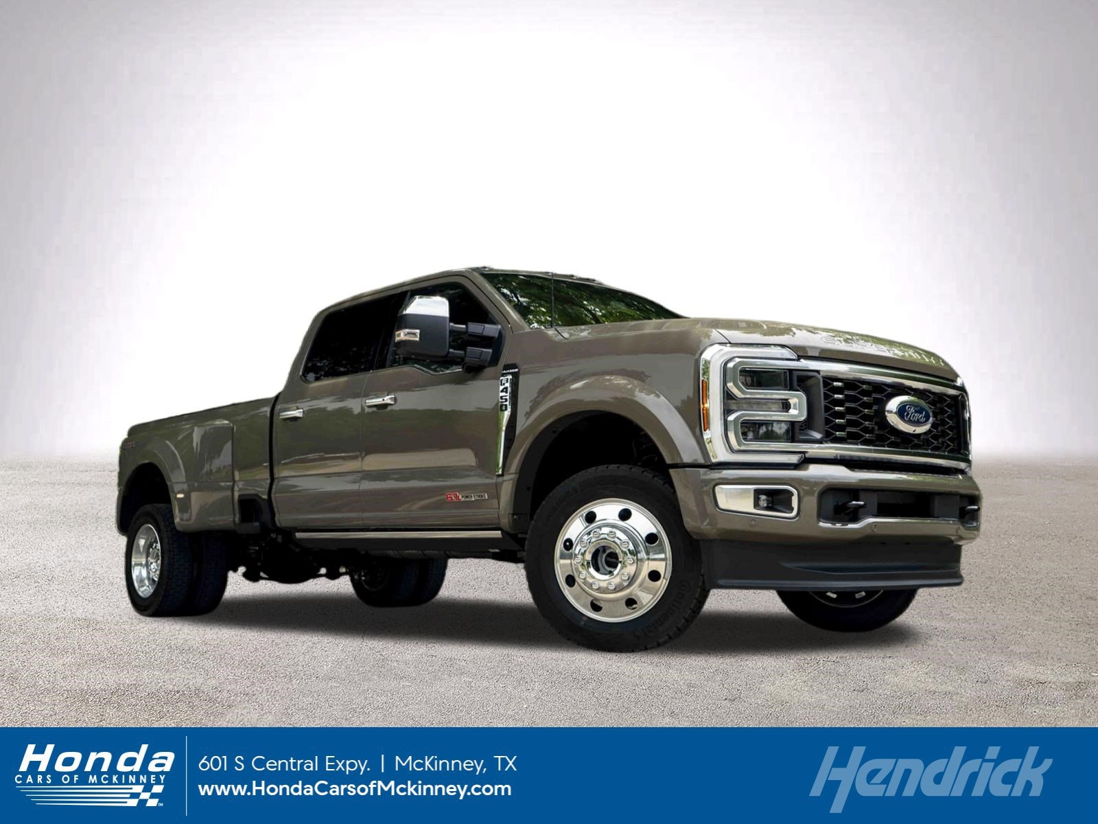 2026 Ford F-450 Platinum 4x4 Crew Cab 8' Box DRW's photo