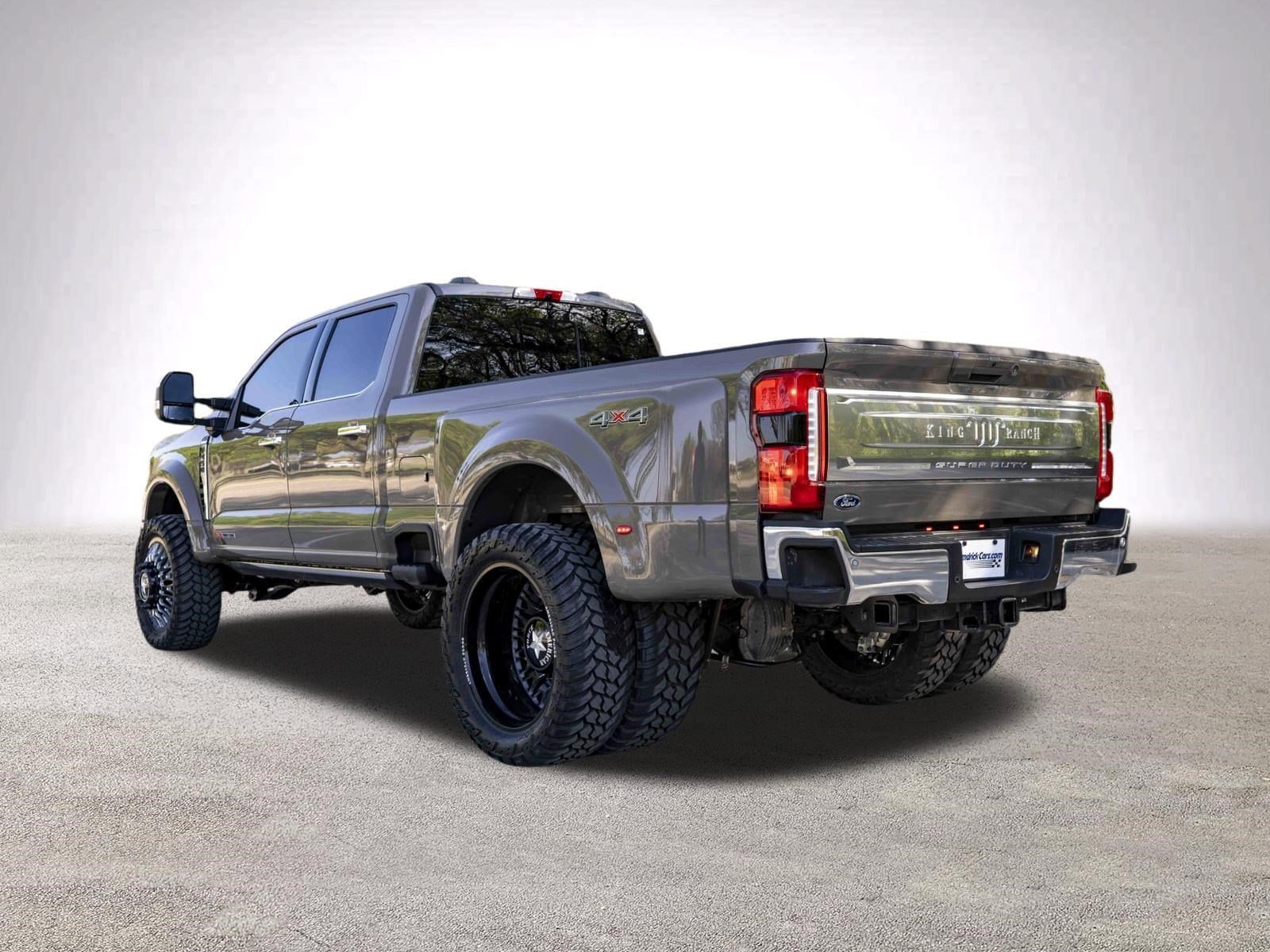 2026 Ford Super Duty F-450 DRW King Ranch photo 5