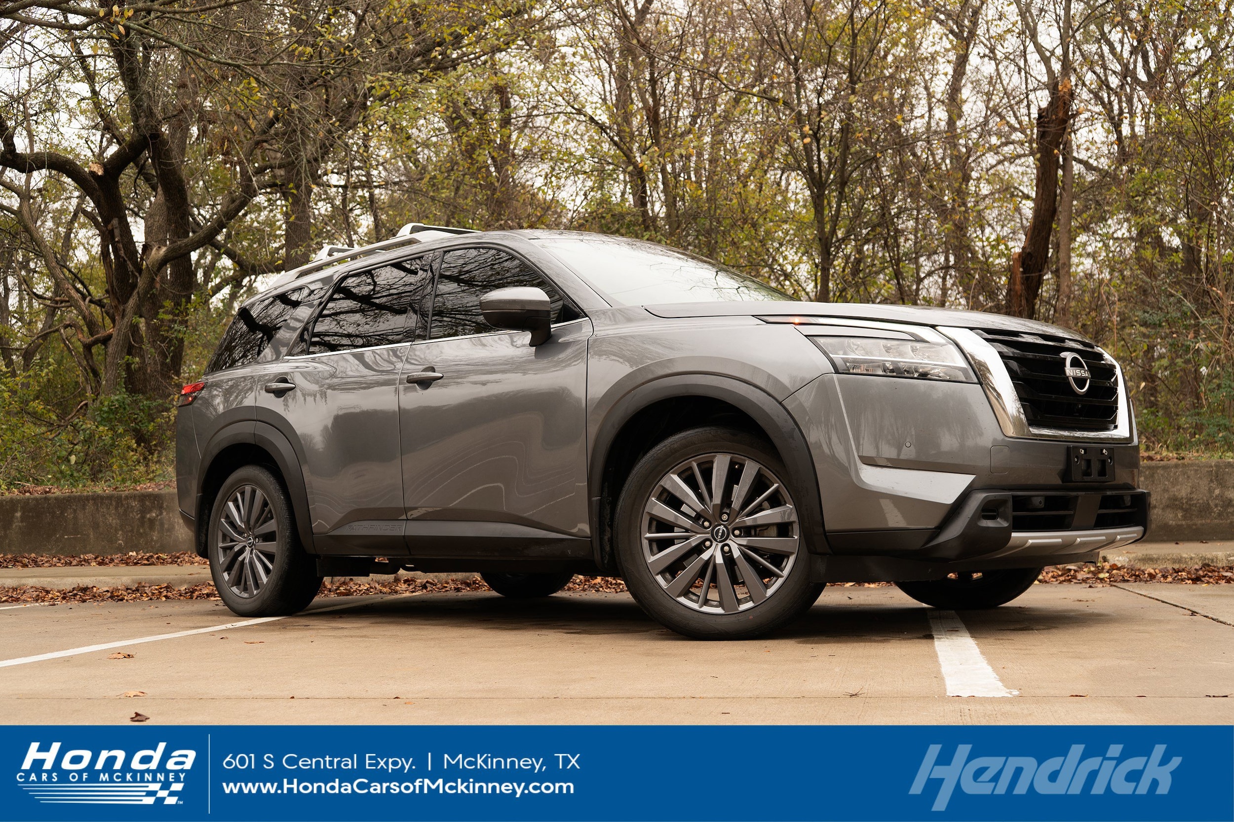 2023 Nissan Pathfinder SL's photo