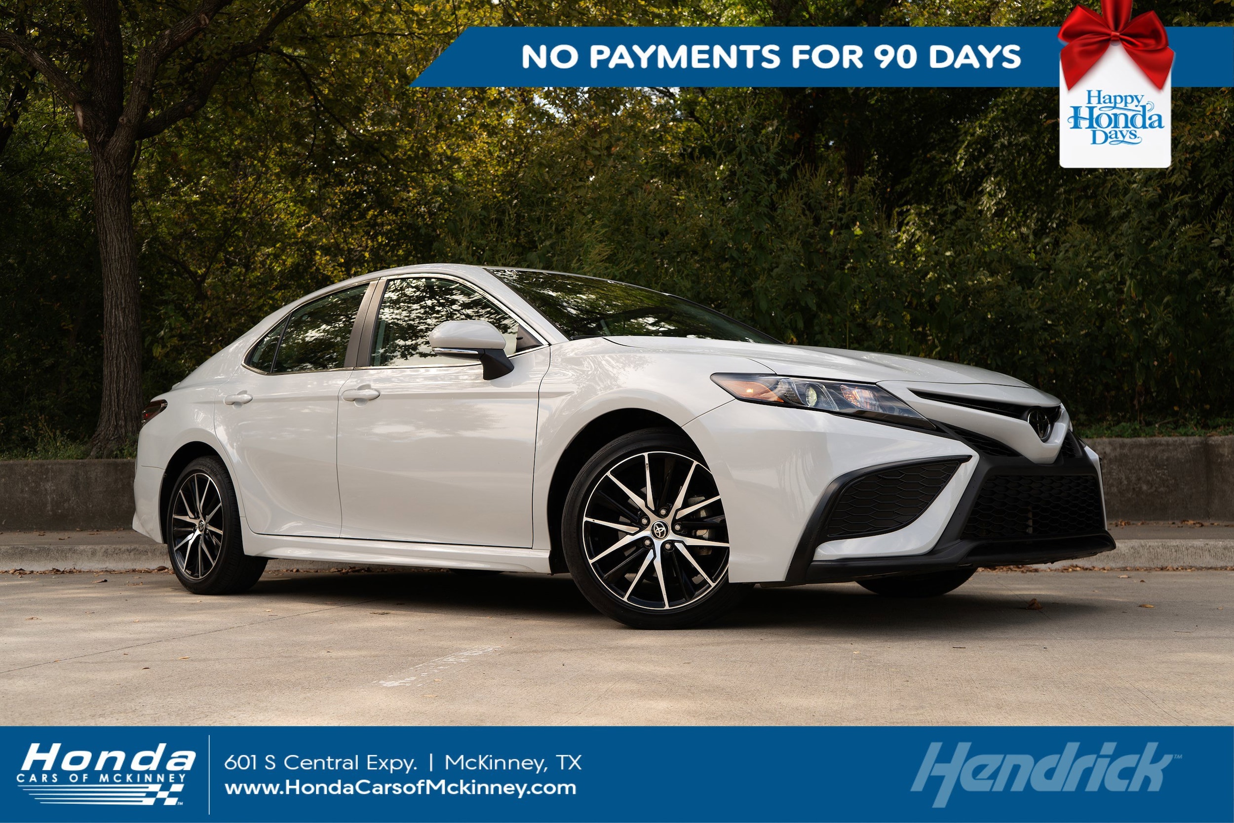 2024 Toyota Camry SE's photo