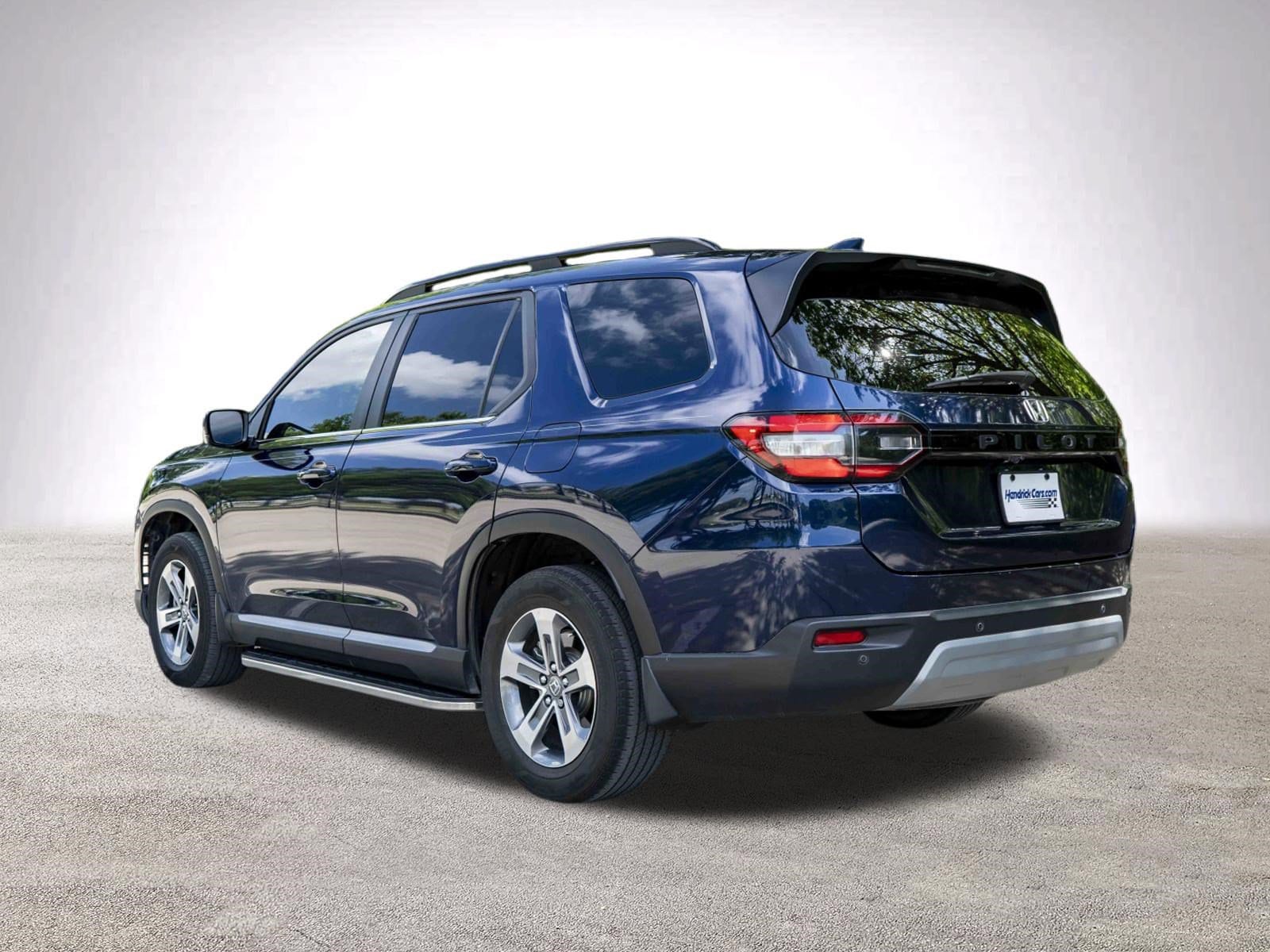 2024 Honda Pilot EX-L 8 Passenger photo 5