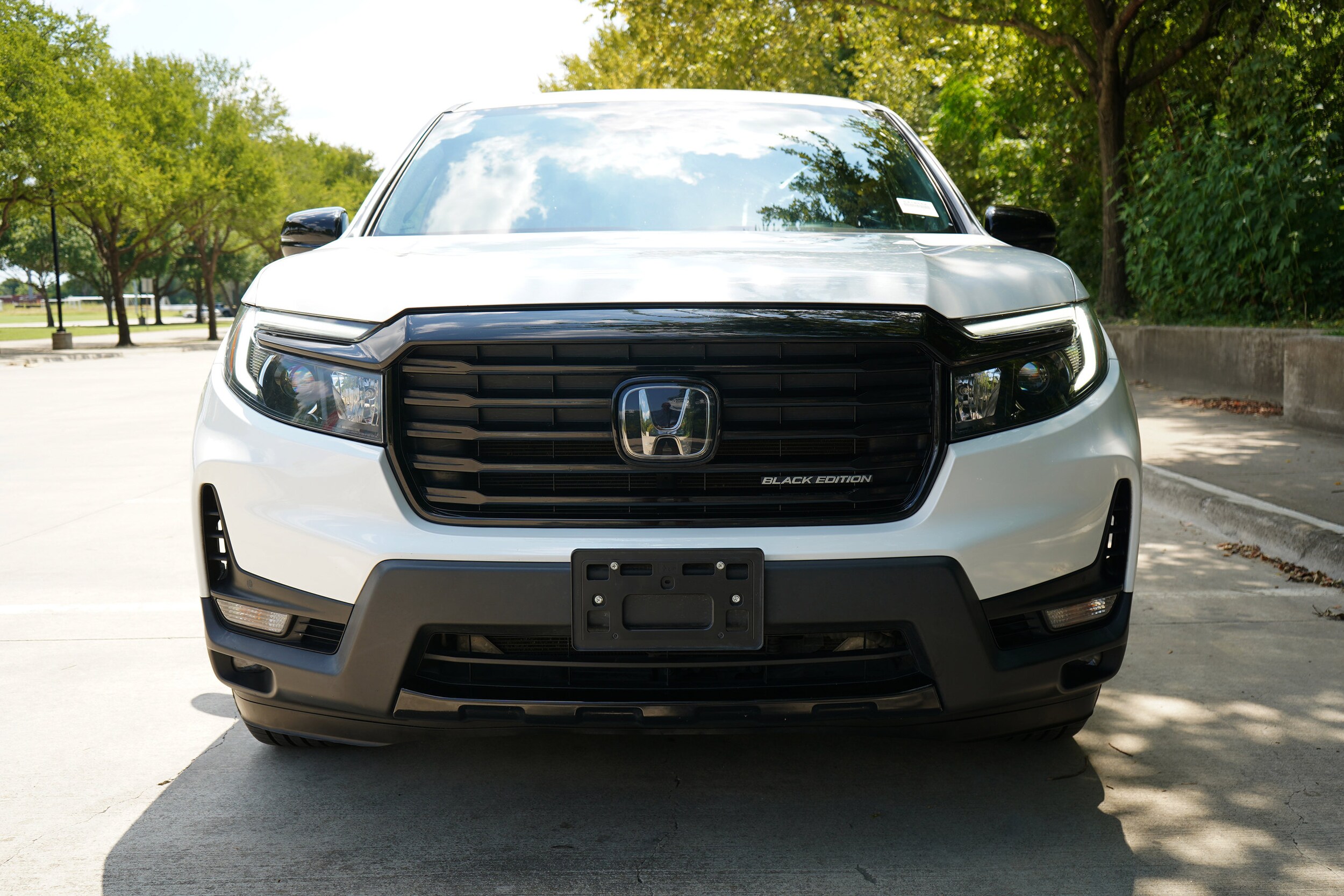 2023 Honda Ridgeline Black Edition photo 2