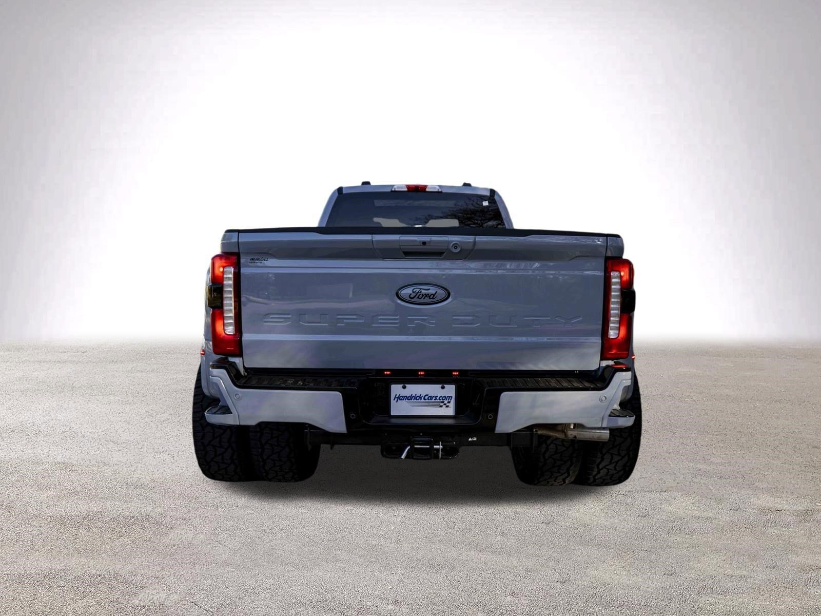 2026 Ford Super Duty F-450 DRW LARIAT photo 6