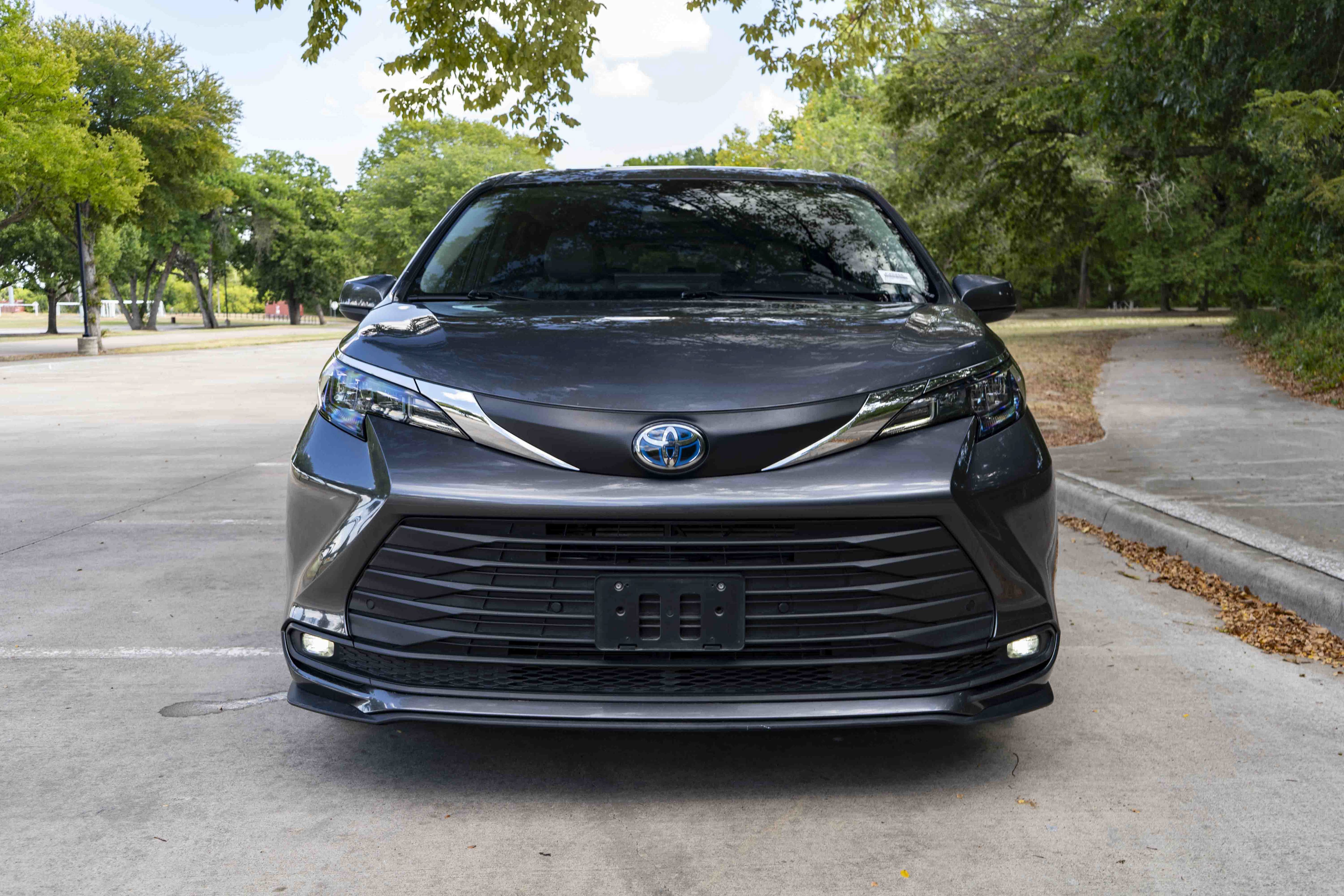 Used 2025 Toyota Sienna XLE Minivan