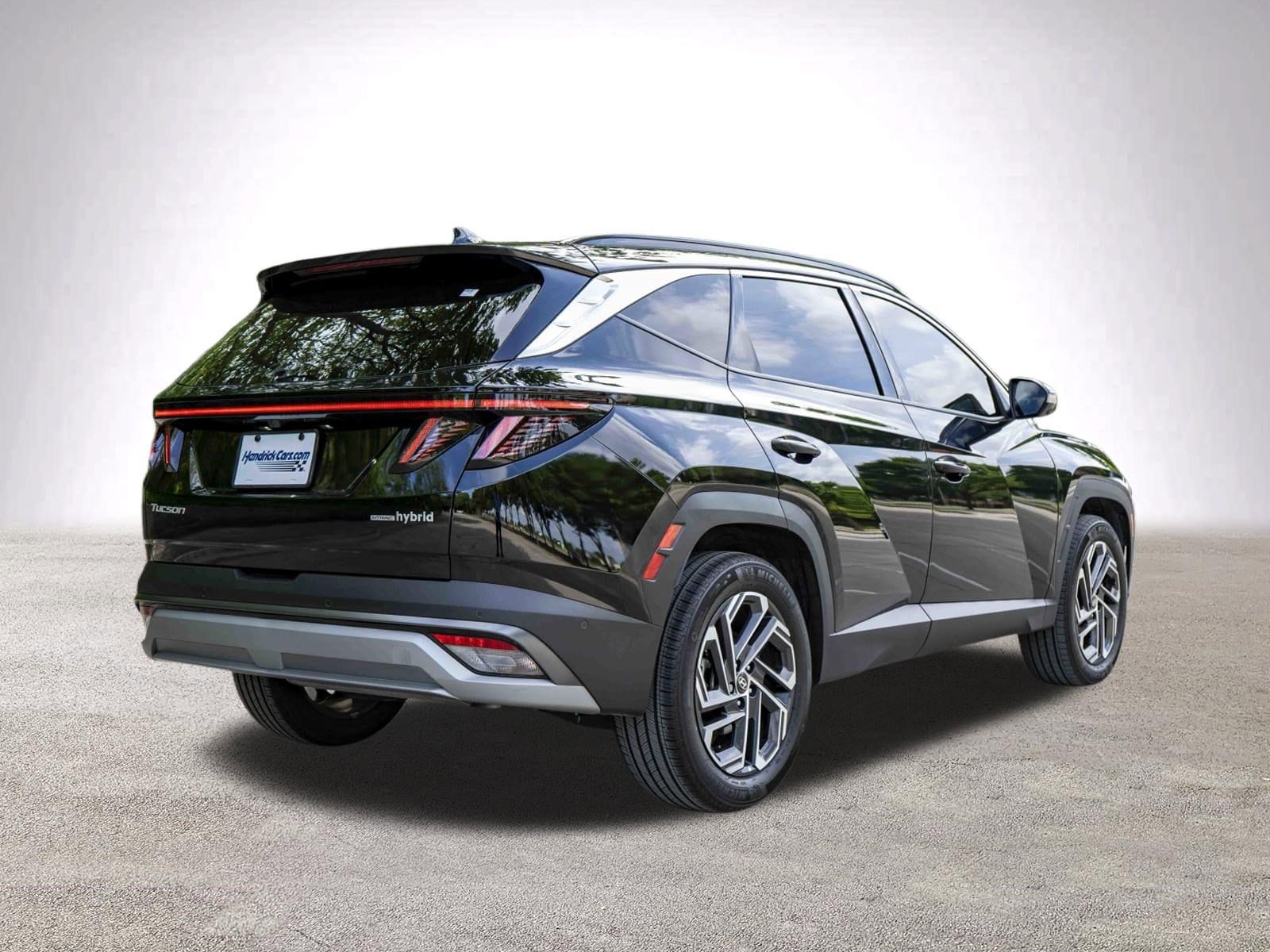 2025 Hyundai Tucson Hybrid Limited photo 3