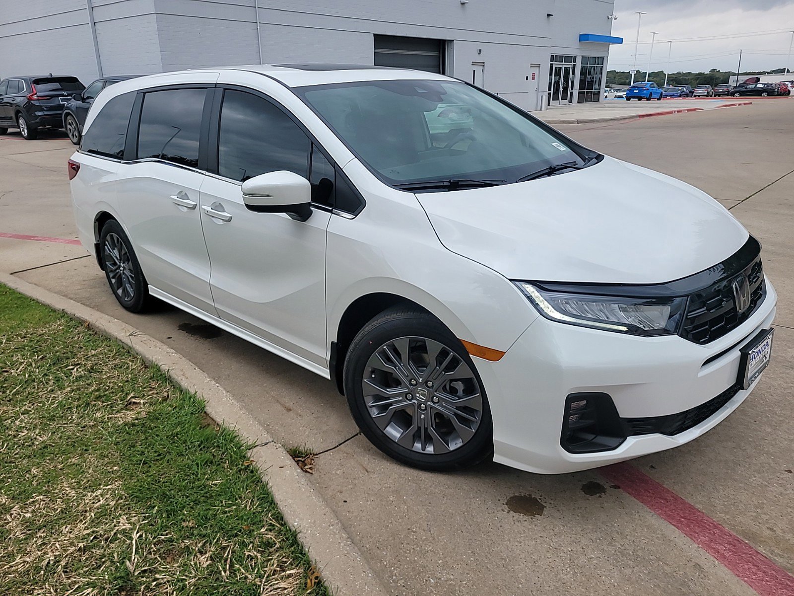 2026 Honda Odyssey Touring photo 2