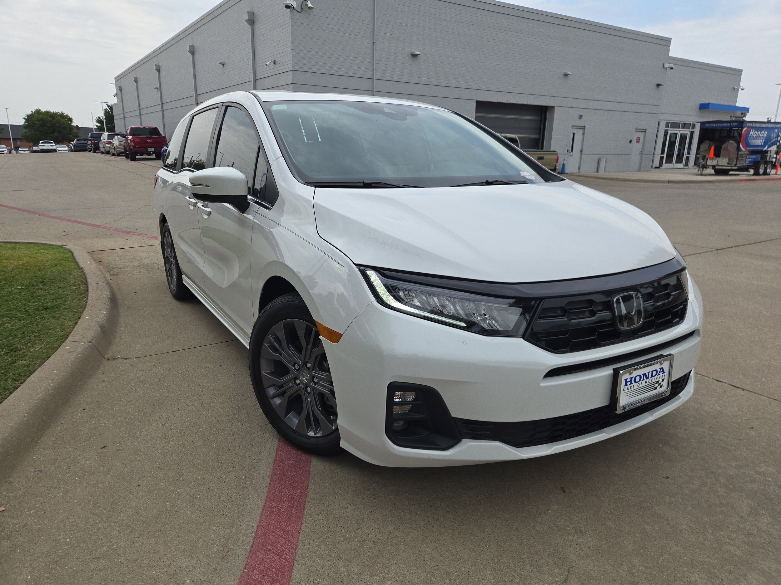 2026 Honda Odyssey Touring photo 2
