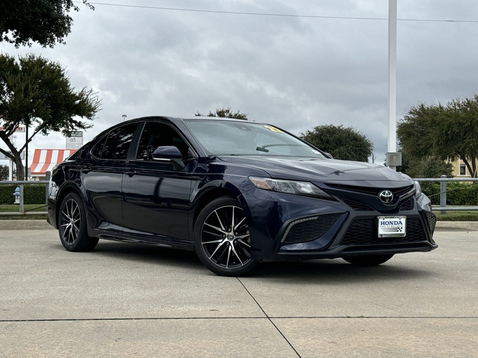 Used 2022 Toyota Camry SE with VIN 4T1G11AKXNU716143 for sale in Mckinney, TX