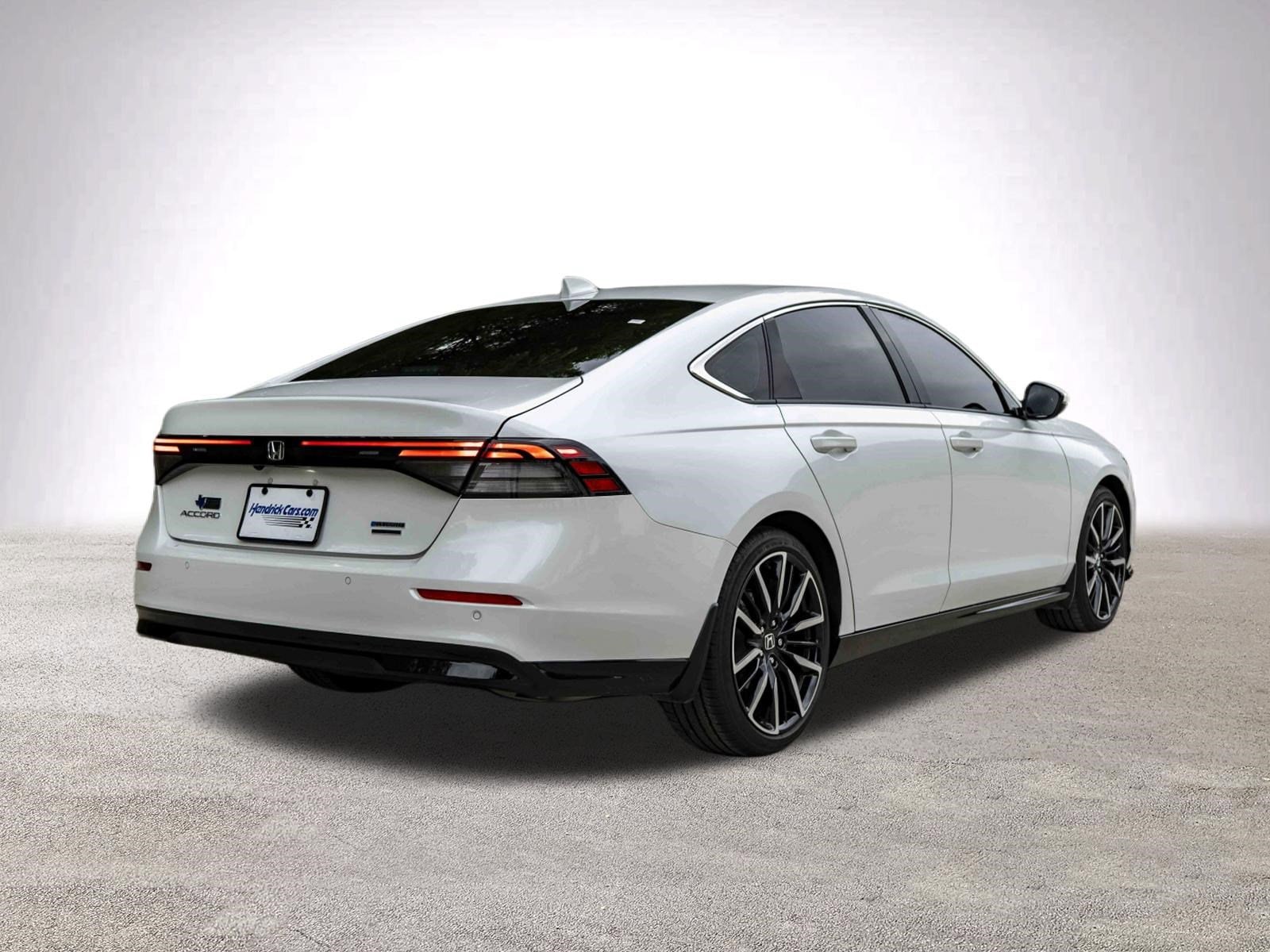 2023 Honda Accord Hybrid Touring photo 3