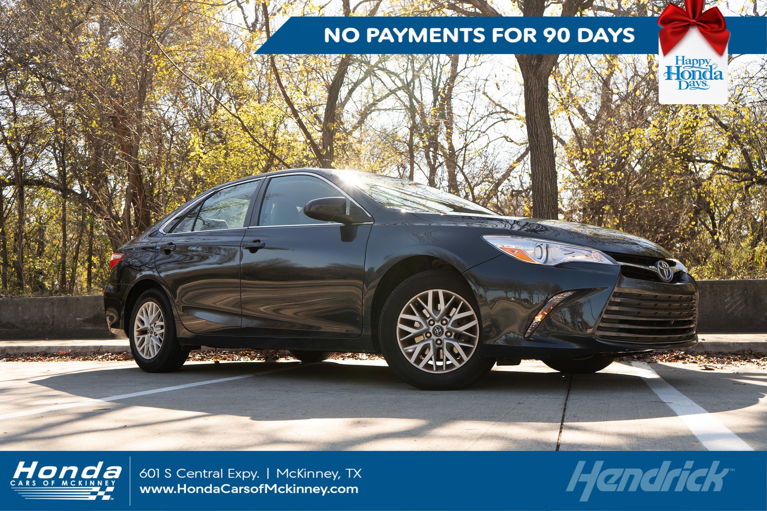 2016 Toyota Camry LE's photo