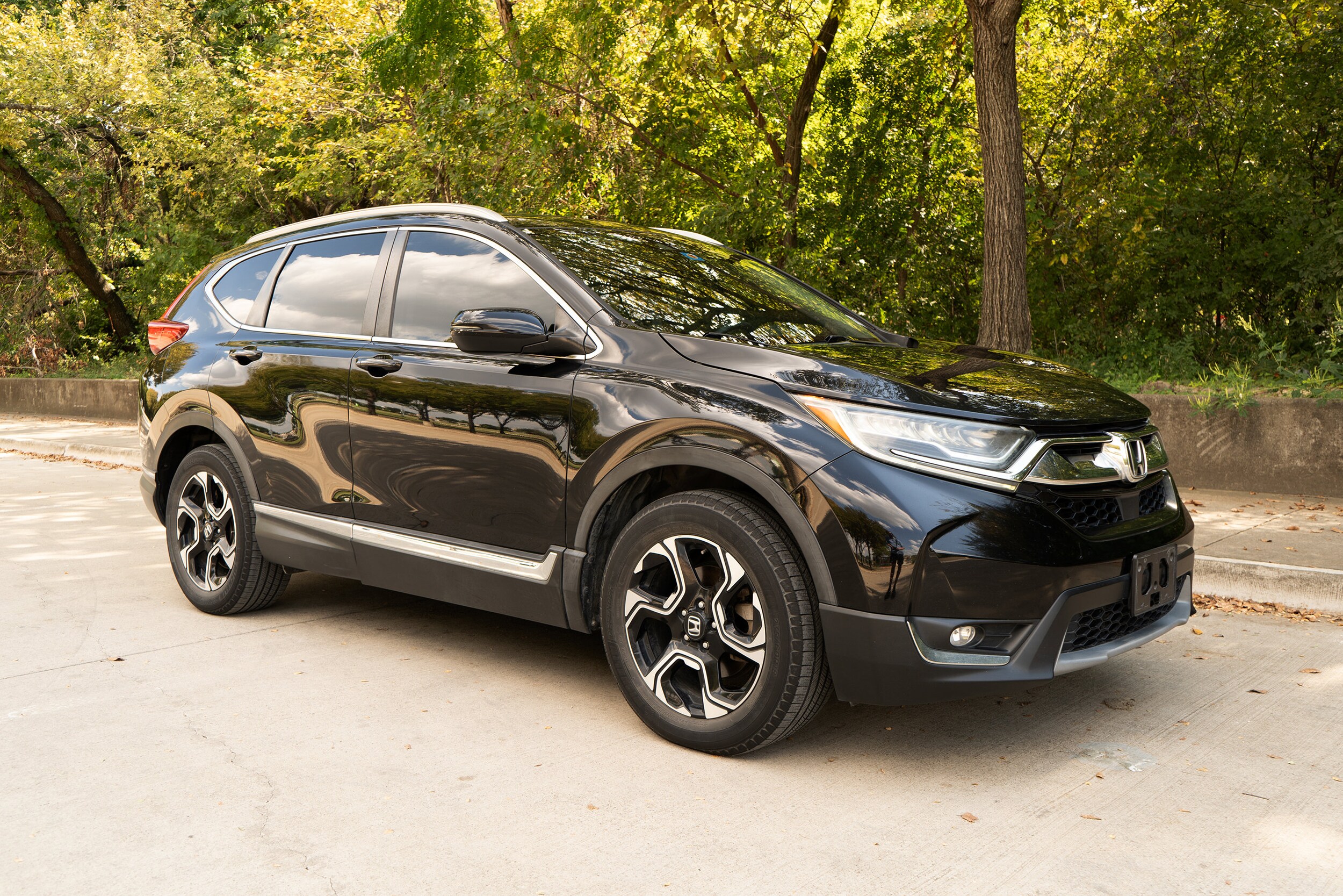 2017 Honda CR-V Touring photo 2
