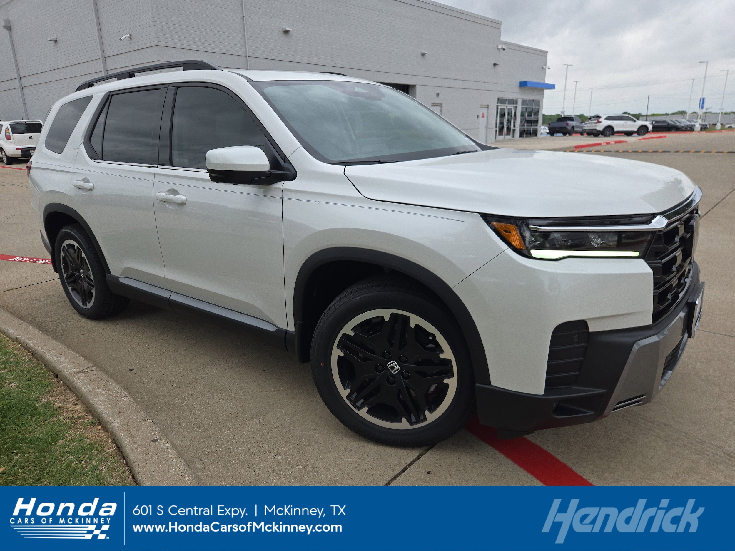 2026 Honda Pilot Touring AWD's photo