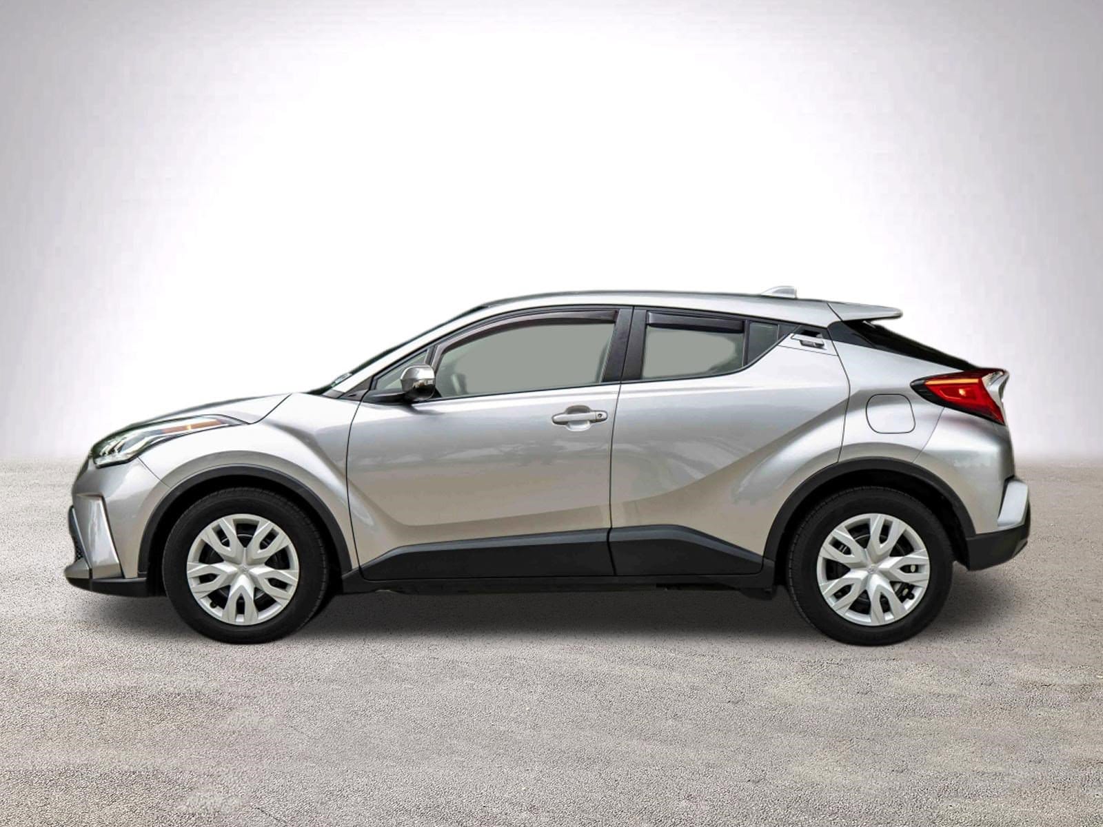 2020 Toyota C-HR LE photo 4
