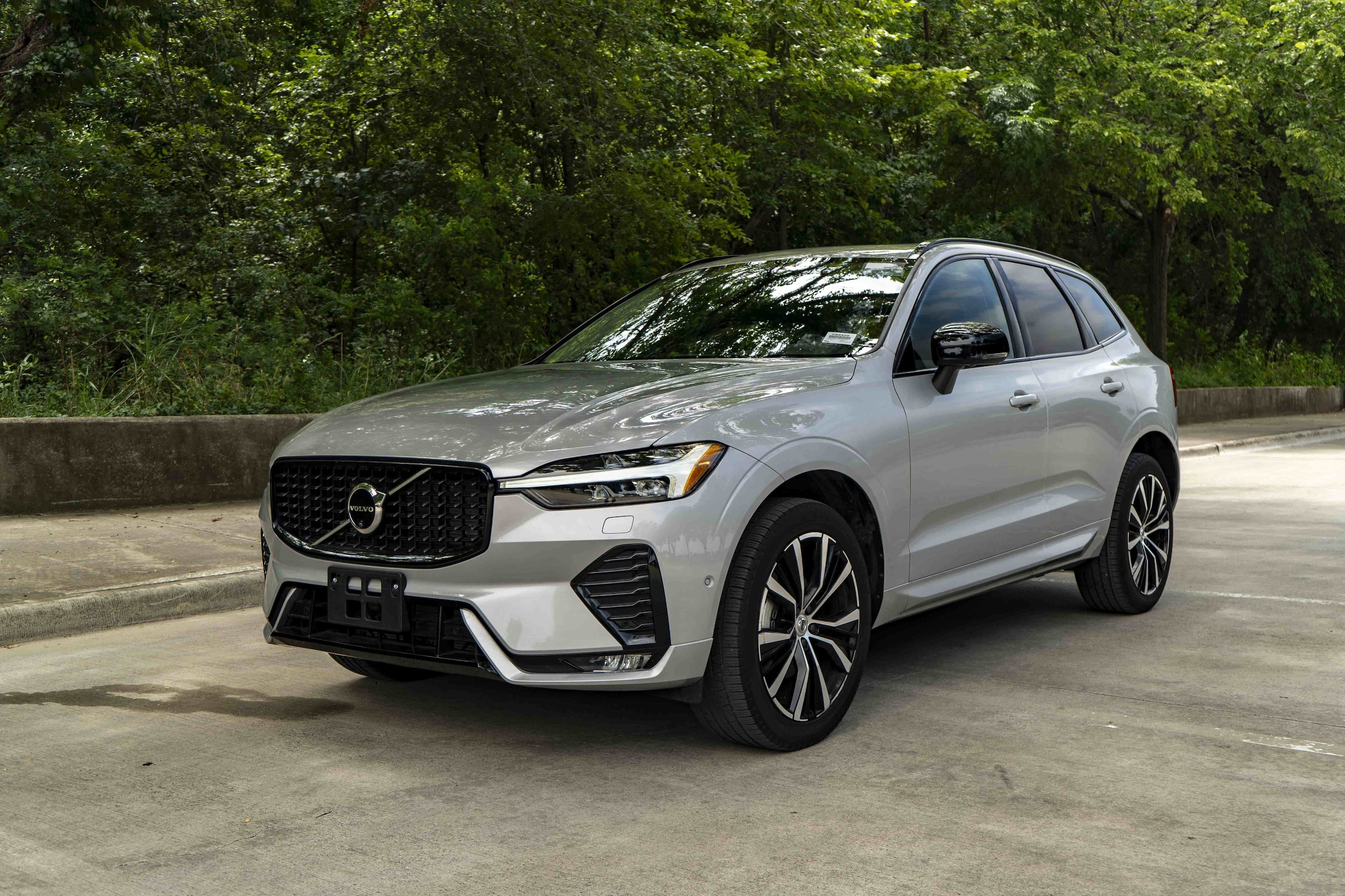 Volvo XC60 Plus Dark Theme