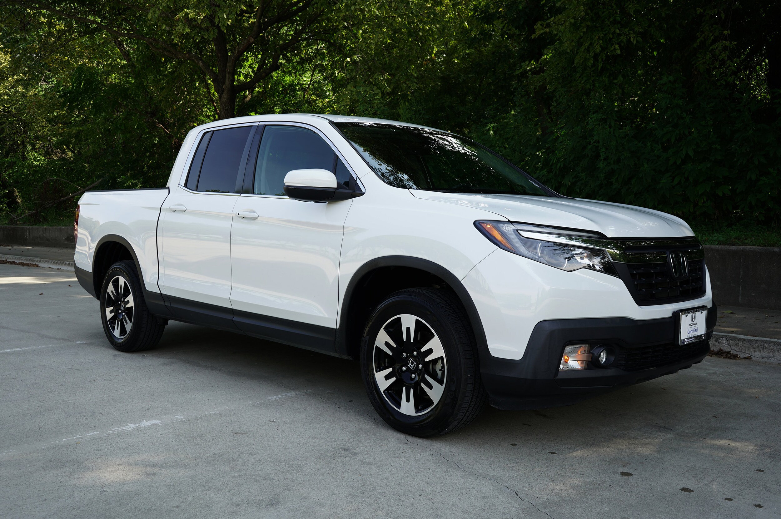 2020 Honda Ridgeline RTL photo 2