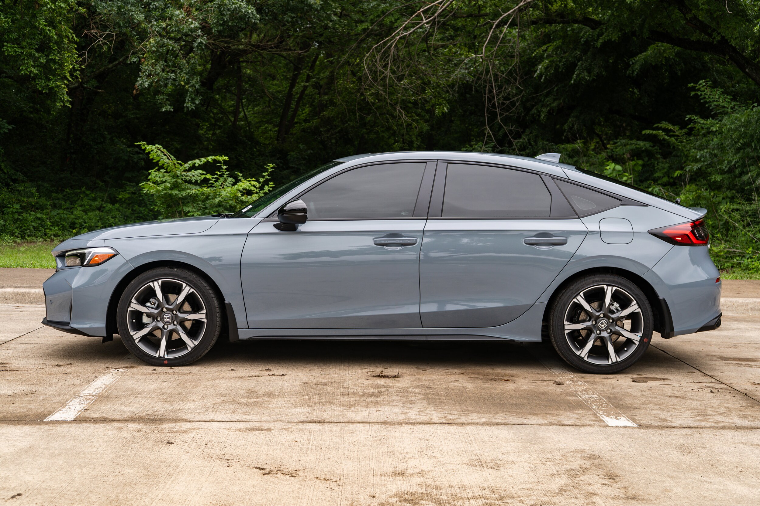 2025 Honda Civic Hybrid Sport Touring Hatchback photo 2