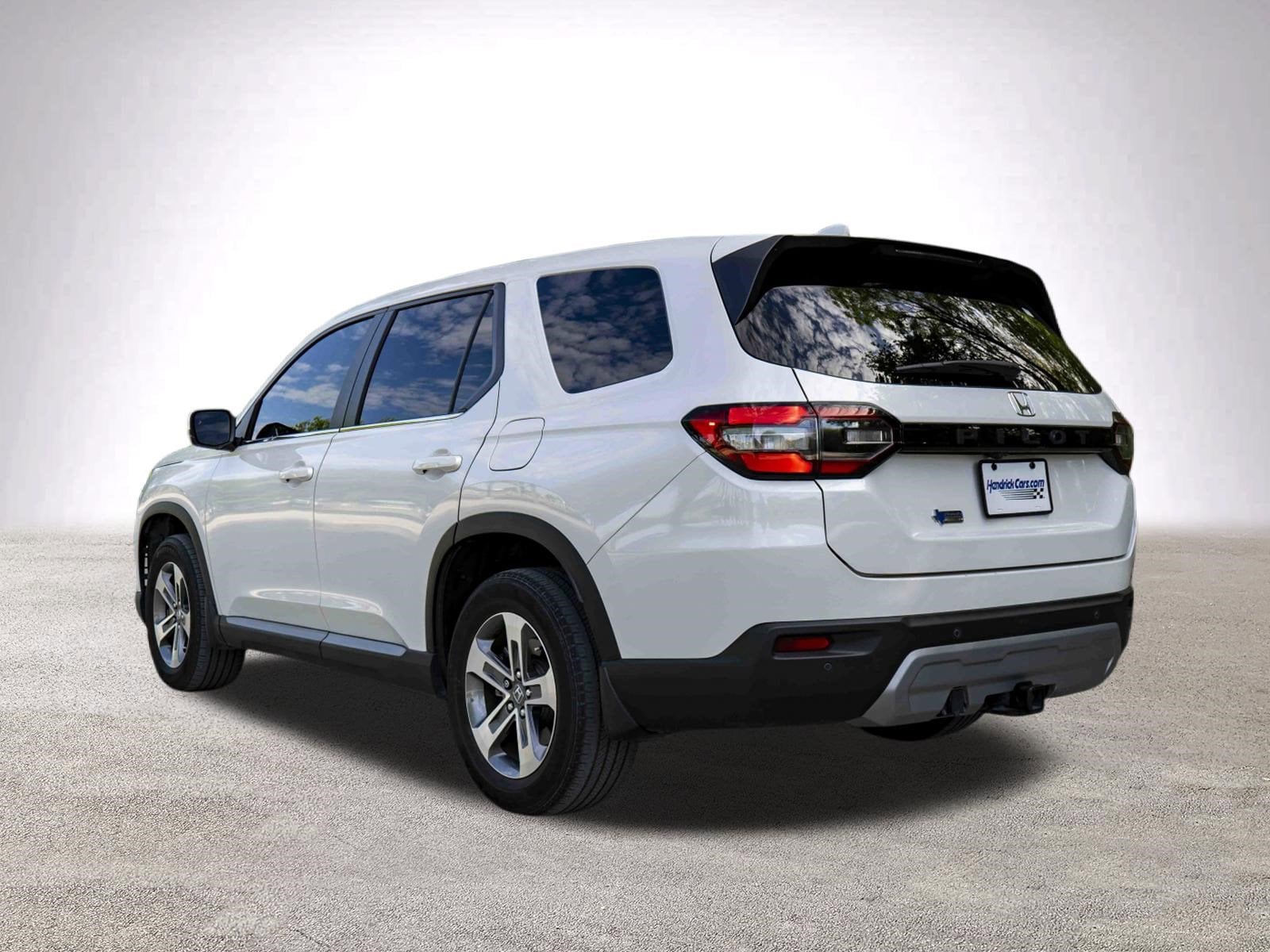 2023 Honda Pilot EX-L 8 Passenger photo 5