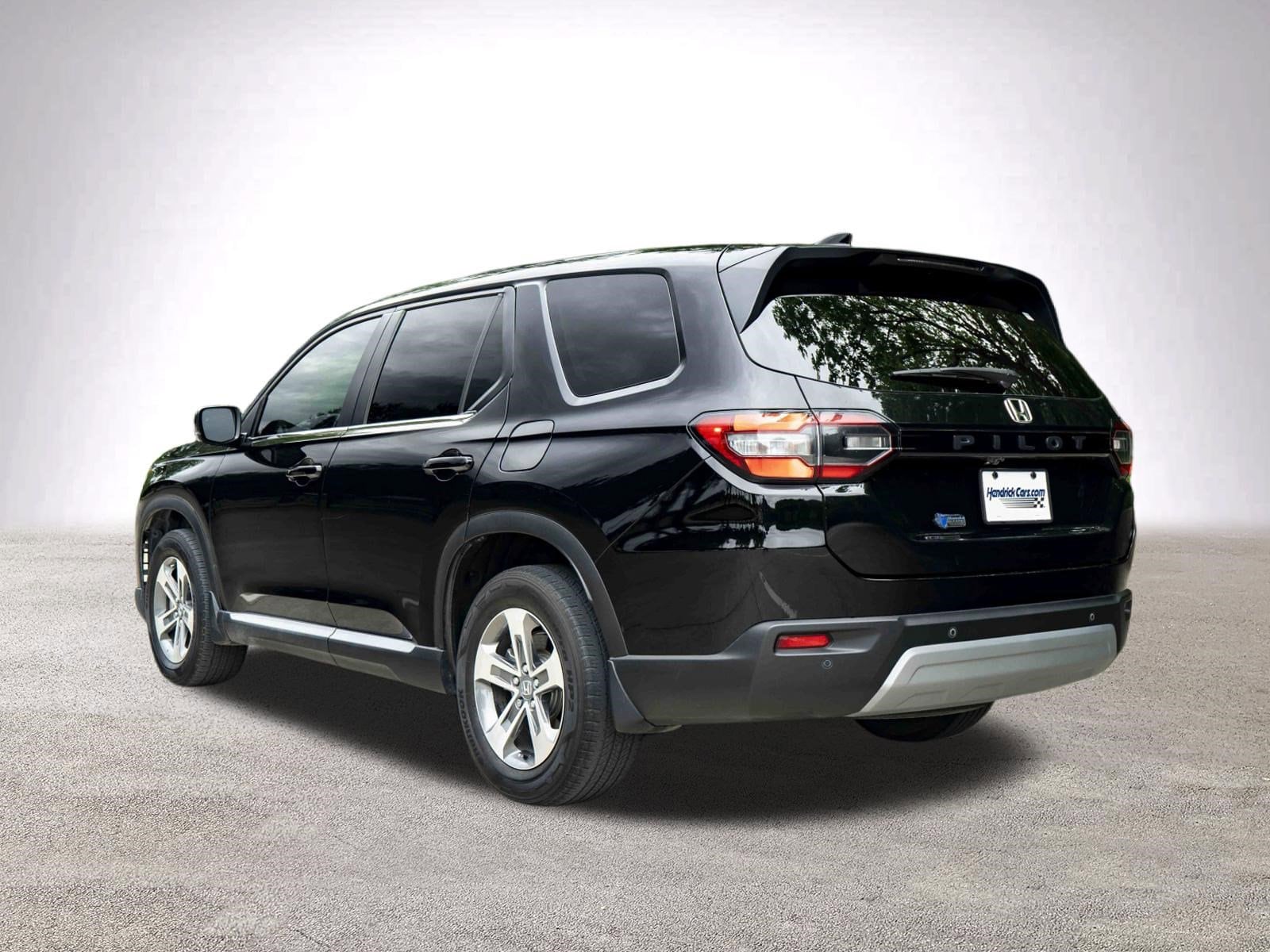 2023 Honda Pilot EX-L 7 Passenger photo 5