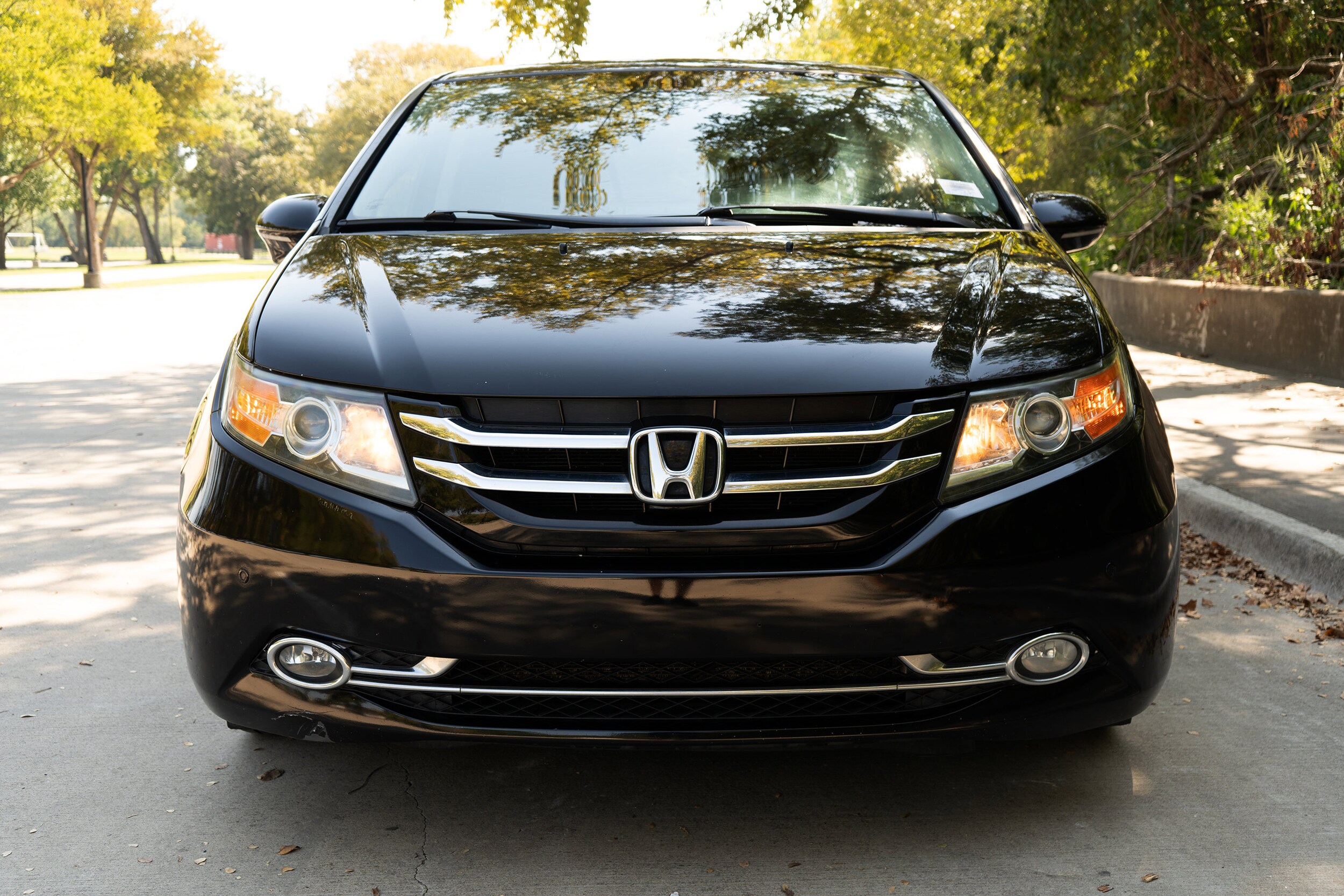 2015 Honda Odyssey Touring photo 3