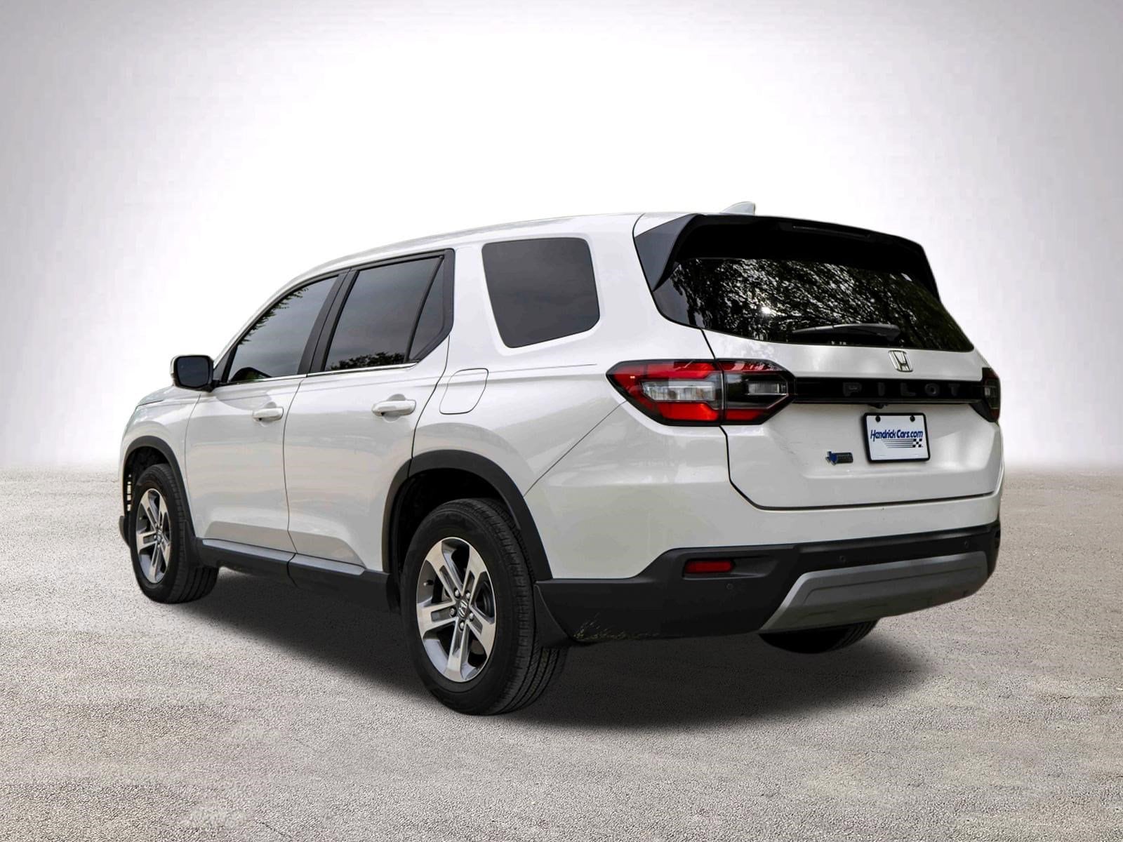 2023 Honda Pilot EX-L 8 Passenger photo 5