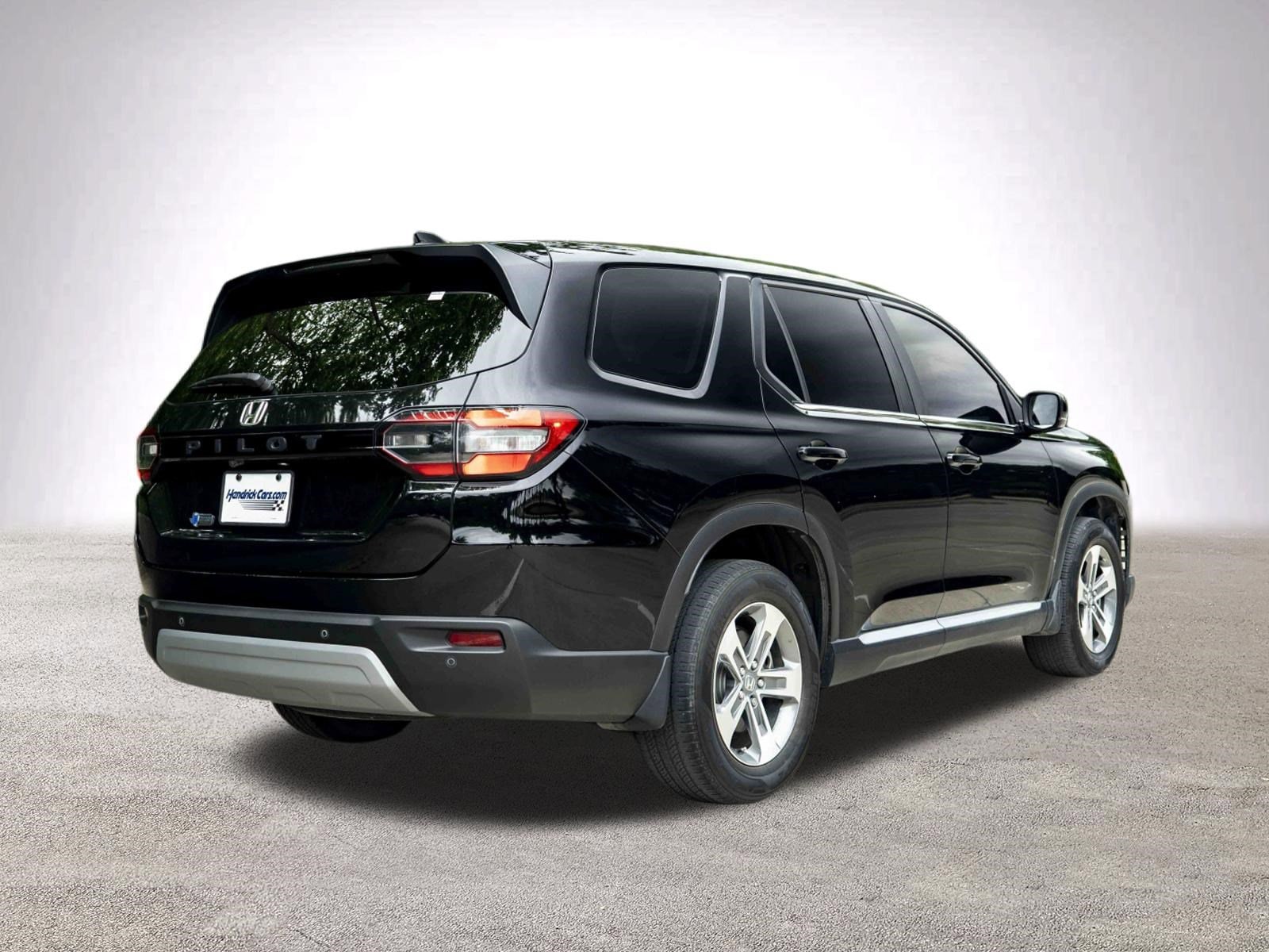 2023 Honda Pilot EX-L 7 Passenger photo 3