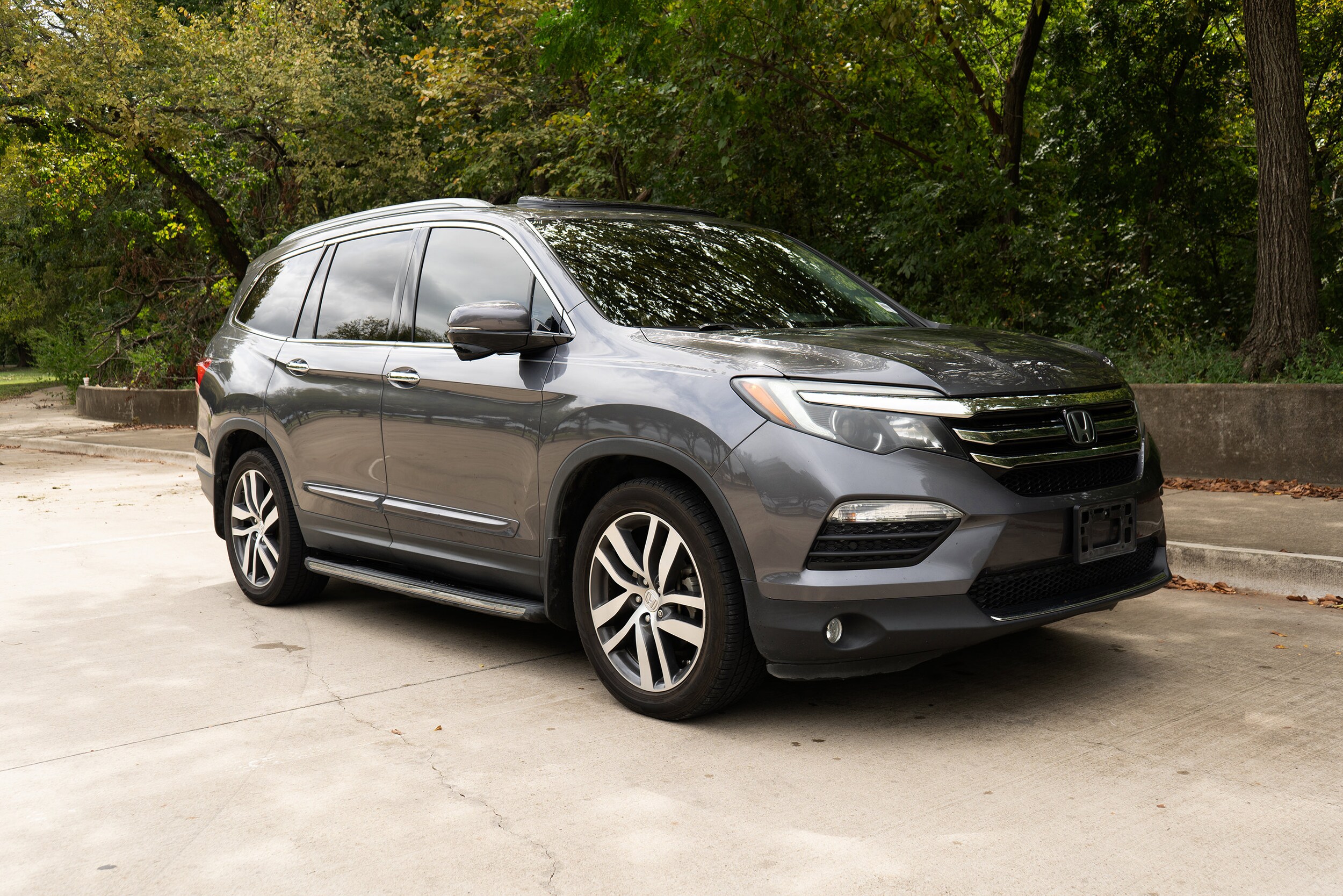 2017 Honda Pilot Touring photo 2